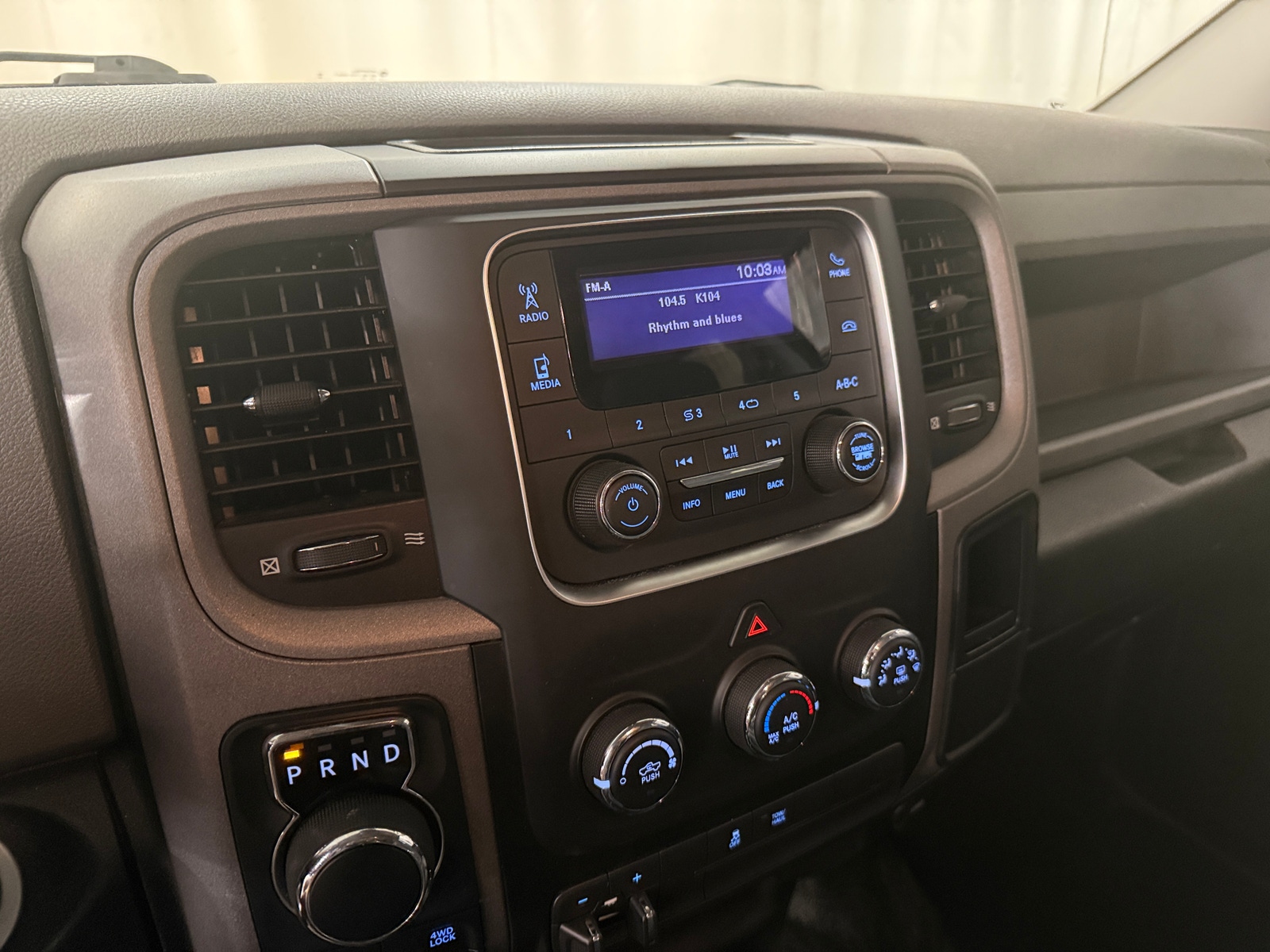 Thumbnail: 2020 RAM 1500 Classic - 4