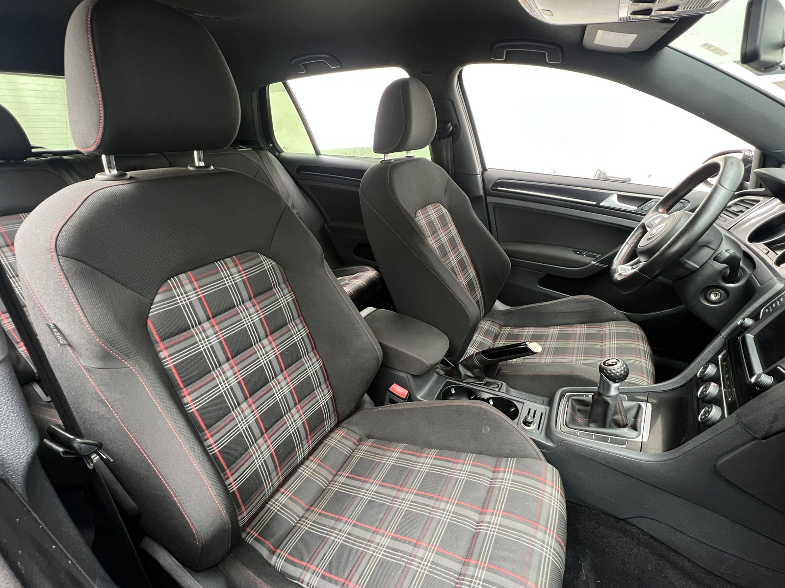 Thumbnail: 2016 Volkswagen Golf - 2