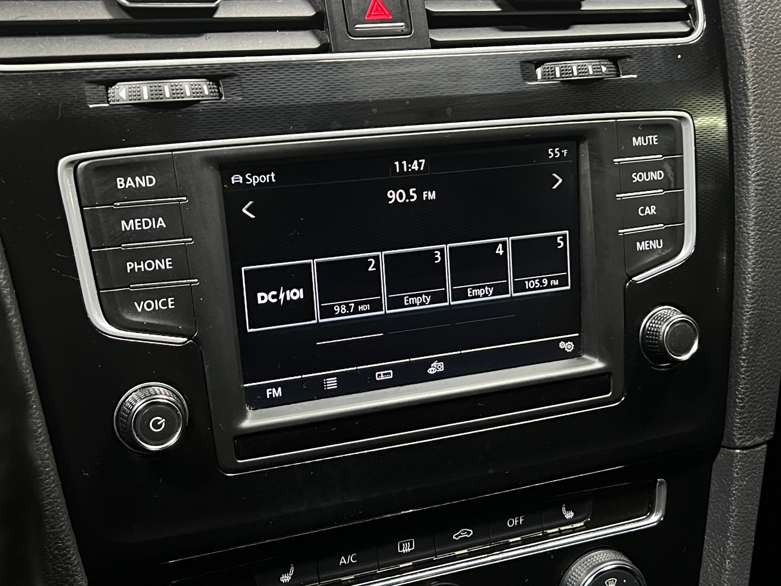 Thumbnail: 2016 Volkswagen Golf - 4