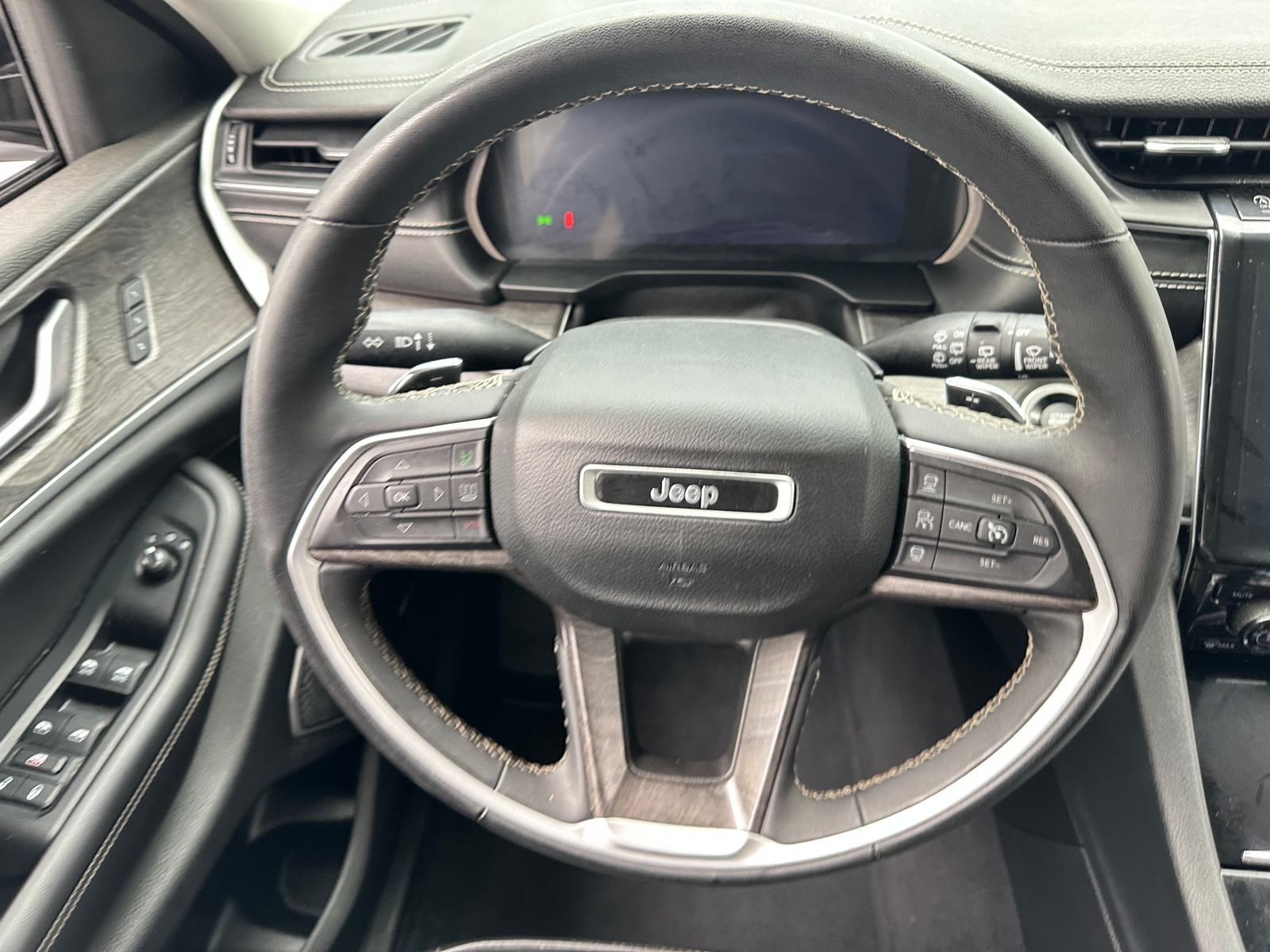 Thumbnail: 2023 Jeep Grand Cherokee - 4