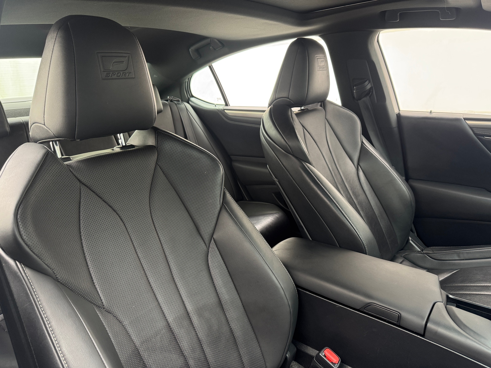 Thumbnail: 2019 Lexus ES - 2