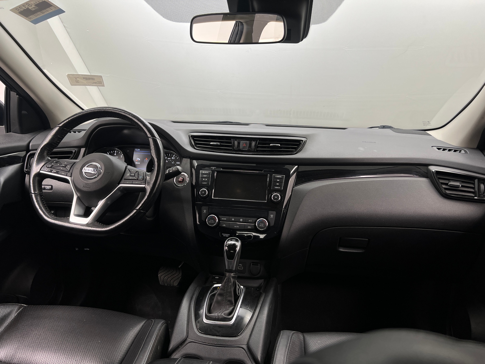 Thumbnail: 2022 Nissan Rogue Sport - 2