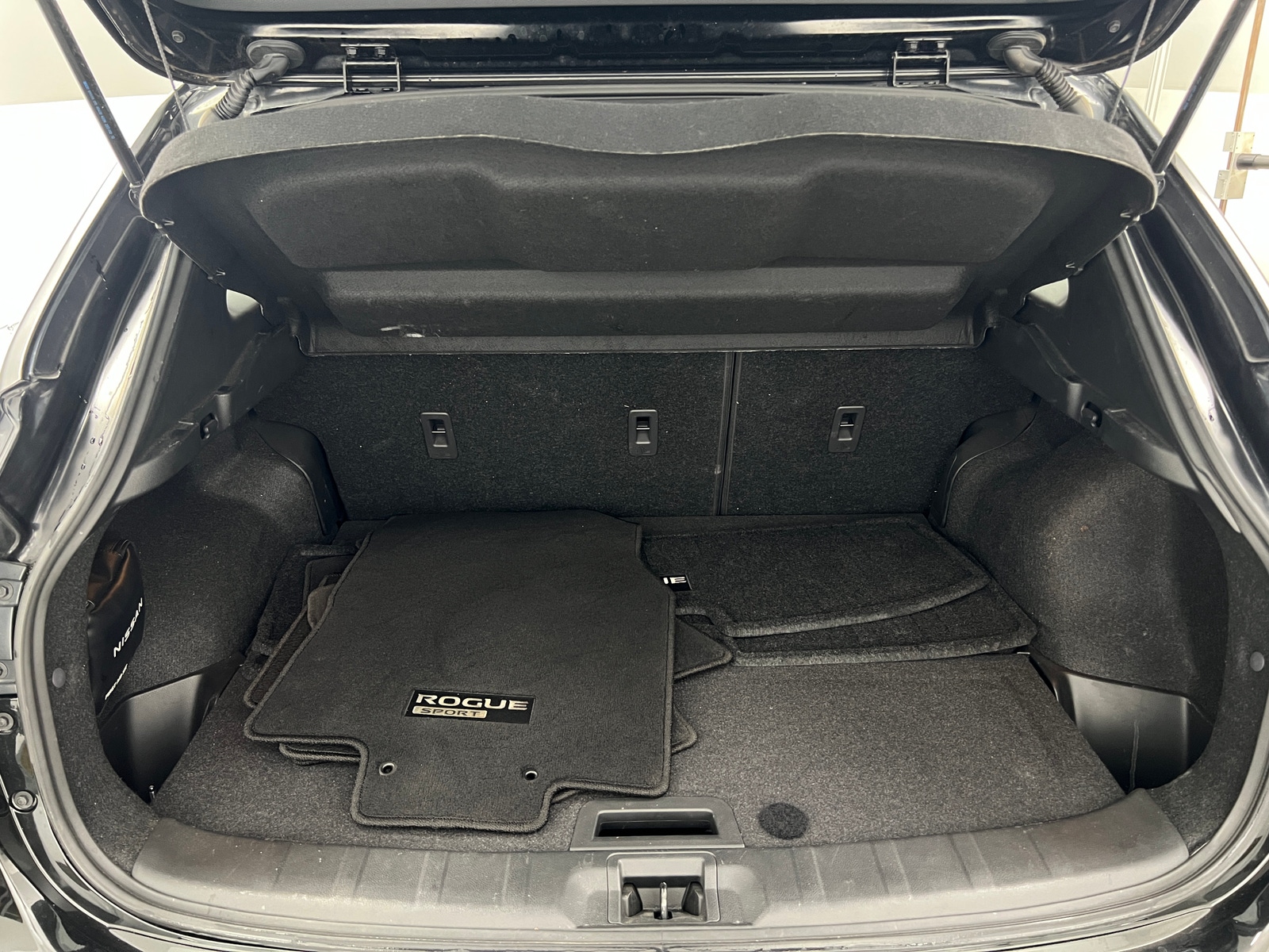 Thumbnail: 2022 Nissan Rogue Sport - 6