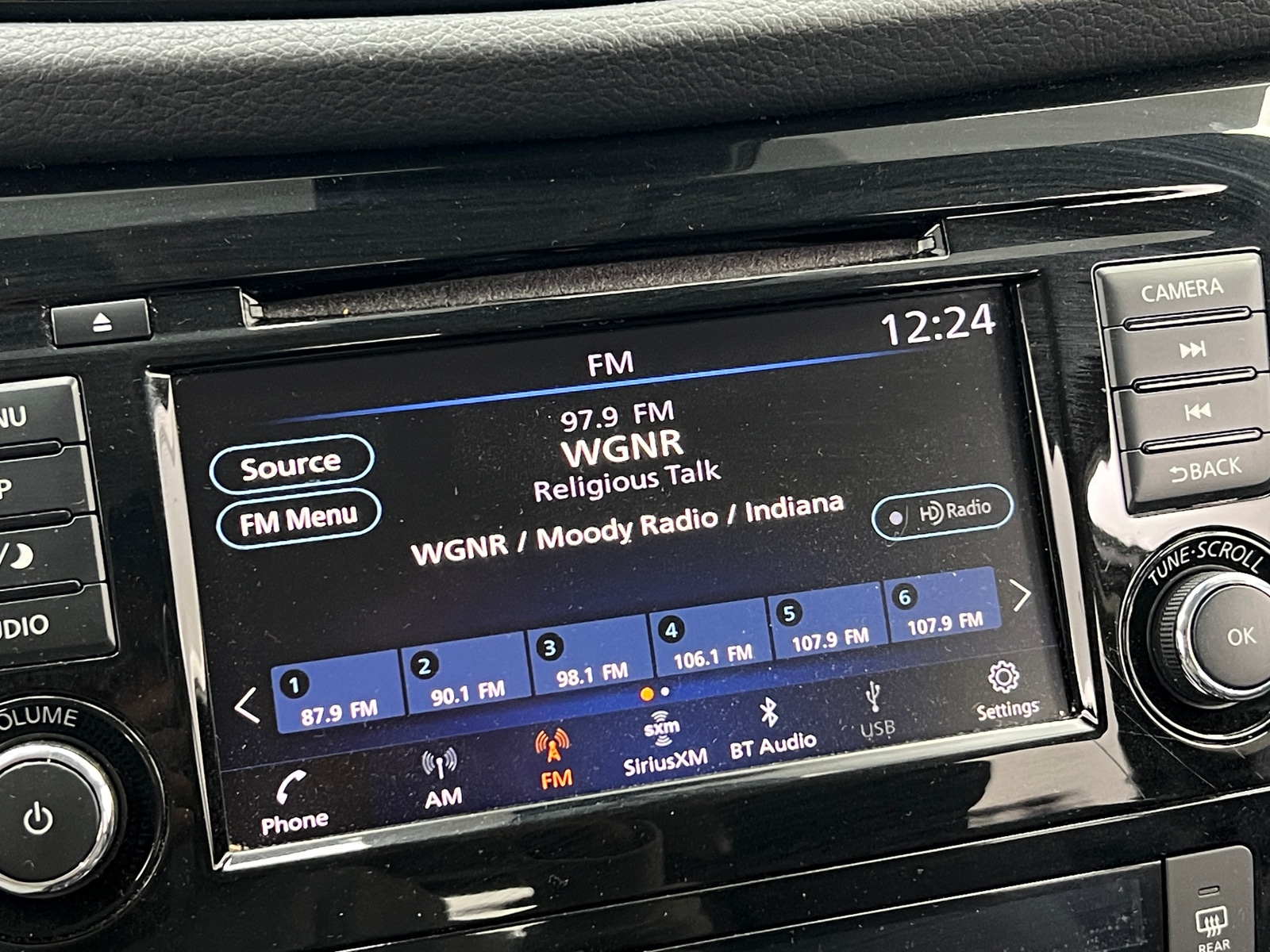 Thumbnail: 2022 Nissan Rogue Sport - 3