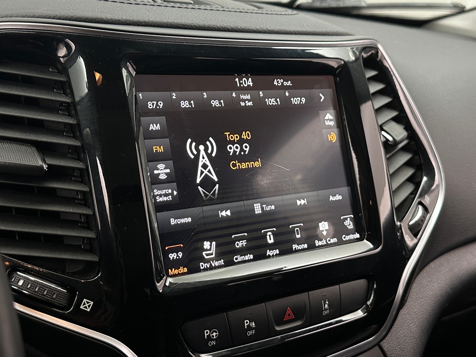 Thumbnail: 2019 Jeep Cherokee - 3