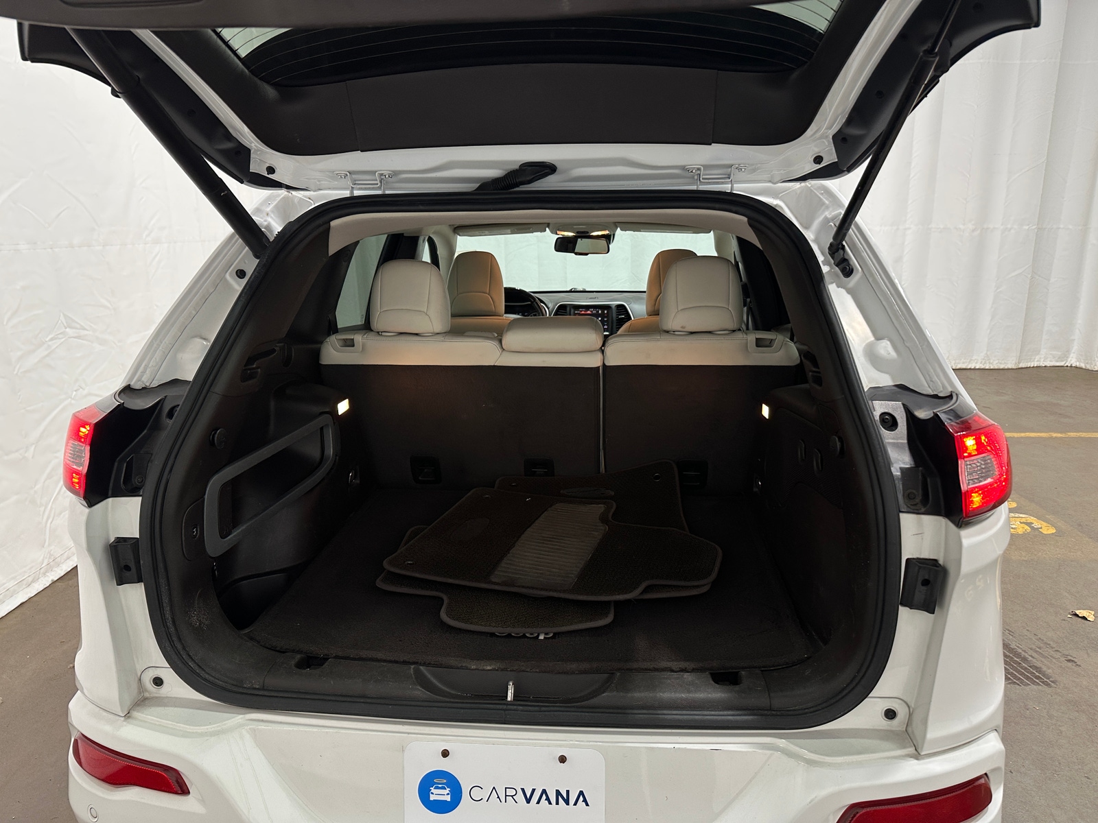 Thumbnail: 2018 Jeep Cherokee - 6