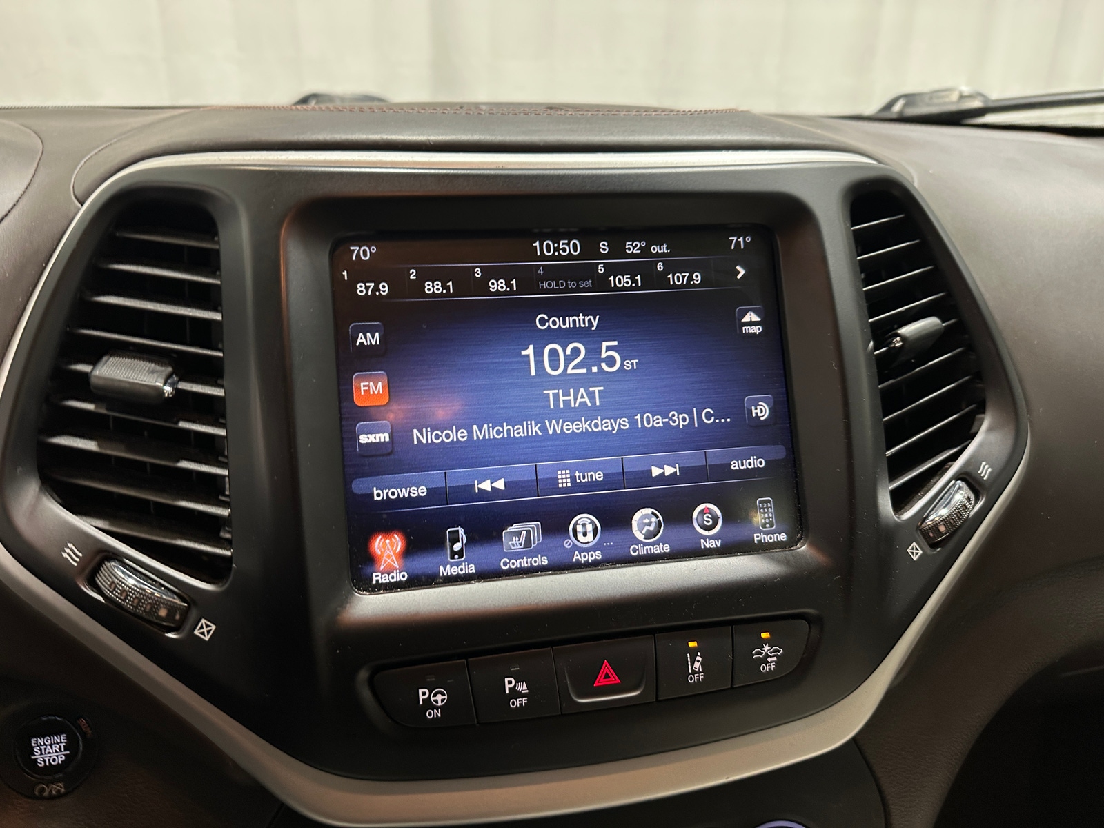 Thumbnail: 2018 Jeep Cherokee - 3