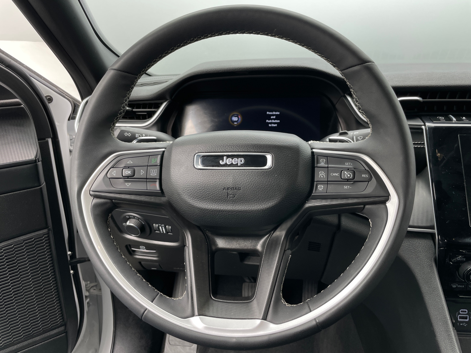 Thumbnail: 2024 Jeep Grand Cherokee - 4