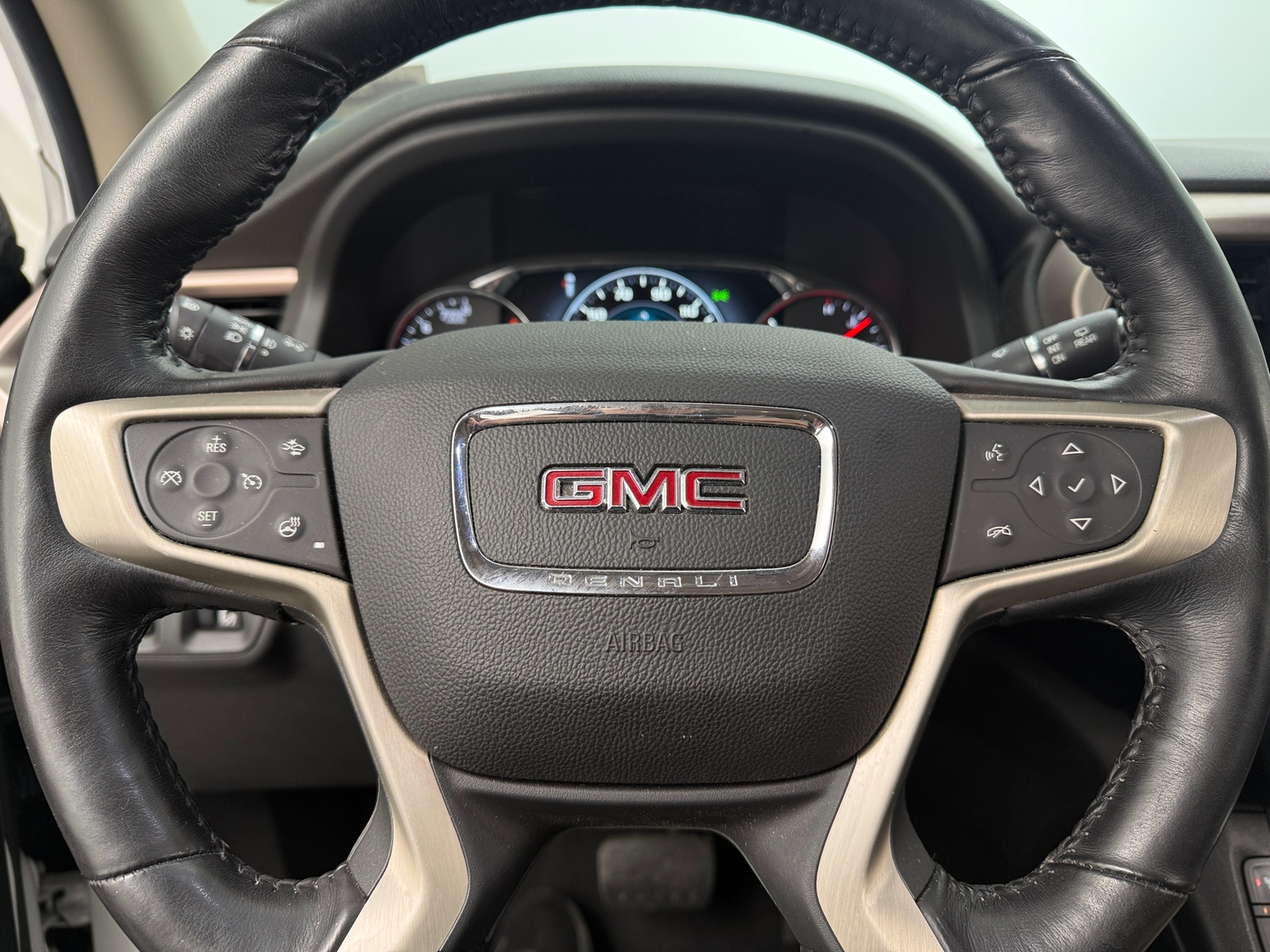 Thumbnail: 2017 GMC Acadia - 4