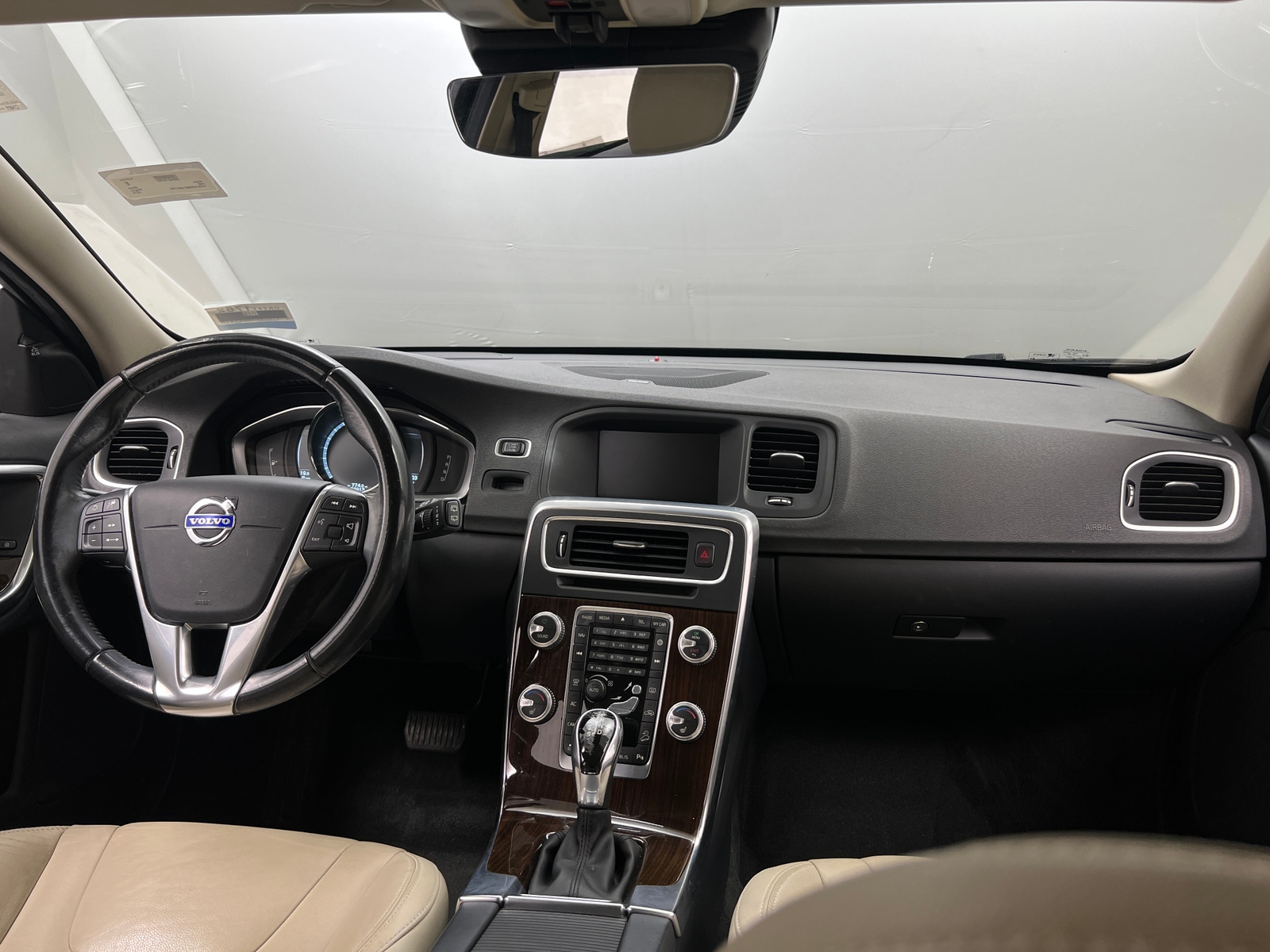 Thumbnail: 2015 Volvo V60 - 2