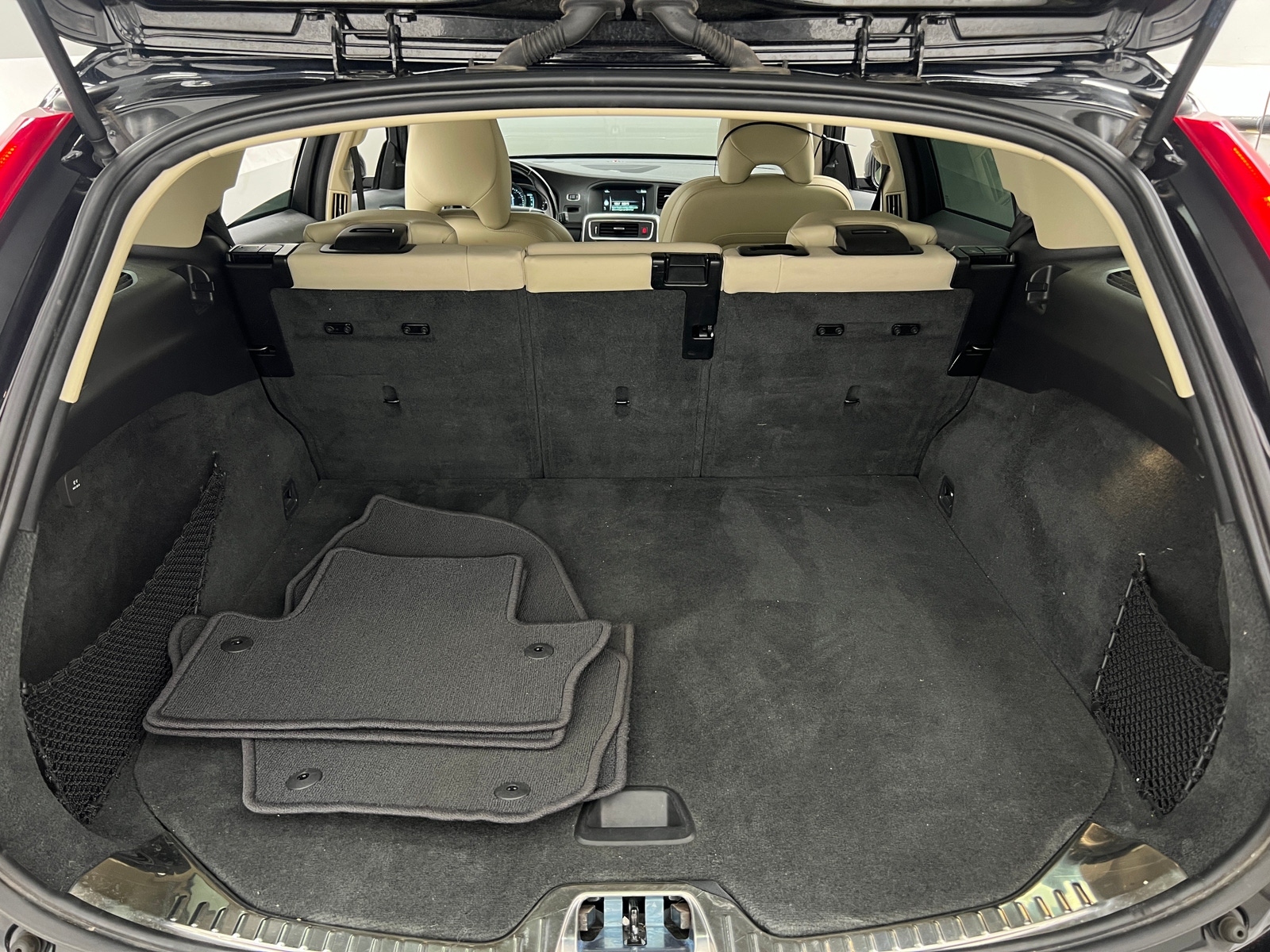 Thumbnail: 2015 Volvo V60 - 6