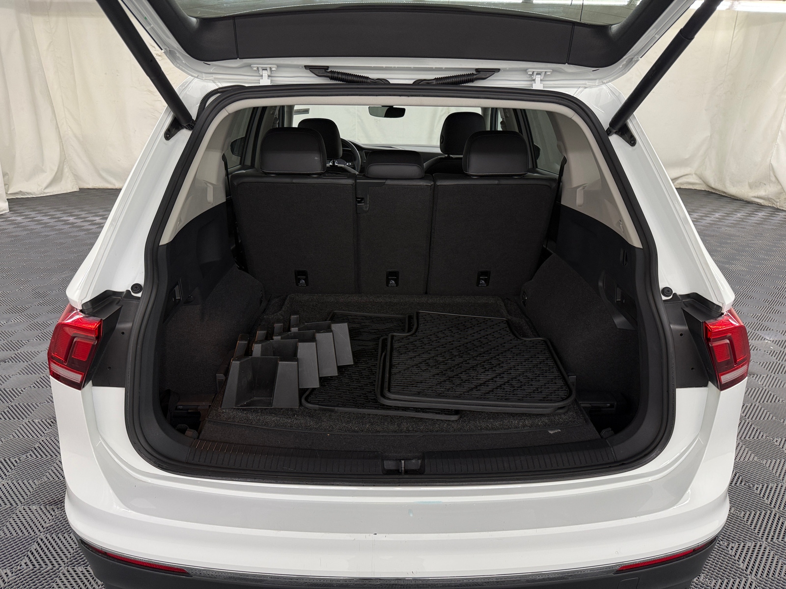 Thumbnail: 2021 Volkswagen Tiguan - 6