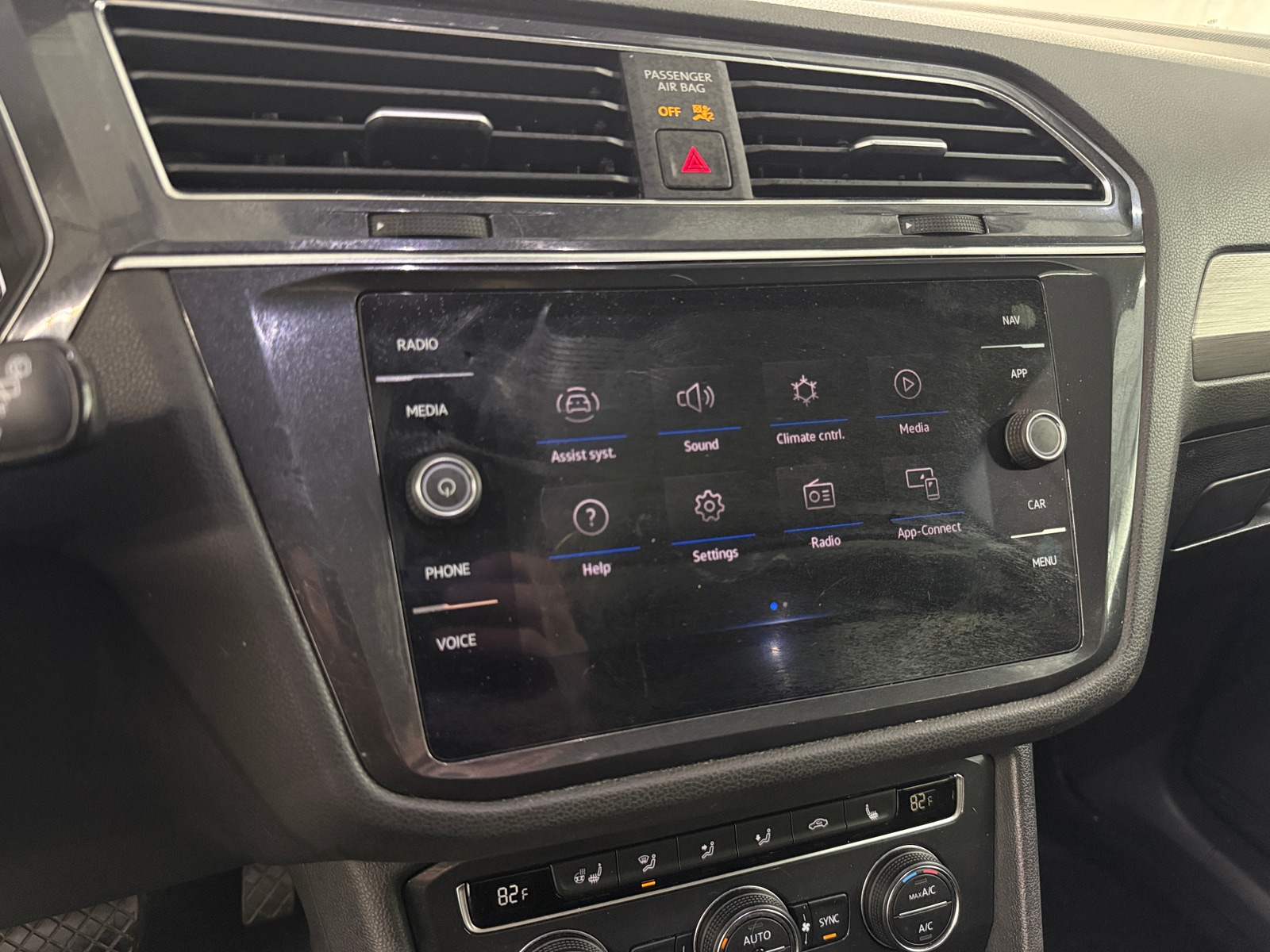 Thumbnail: 2021 Volkswagen Tiguan - 3