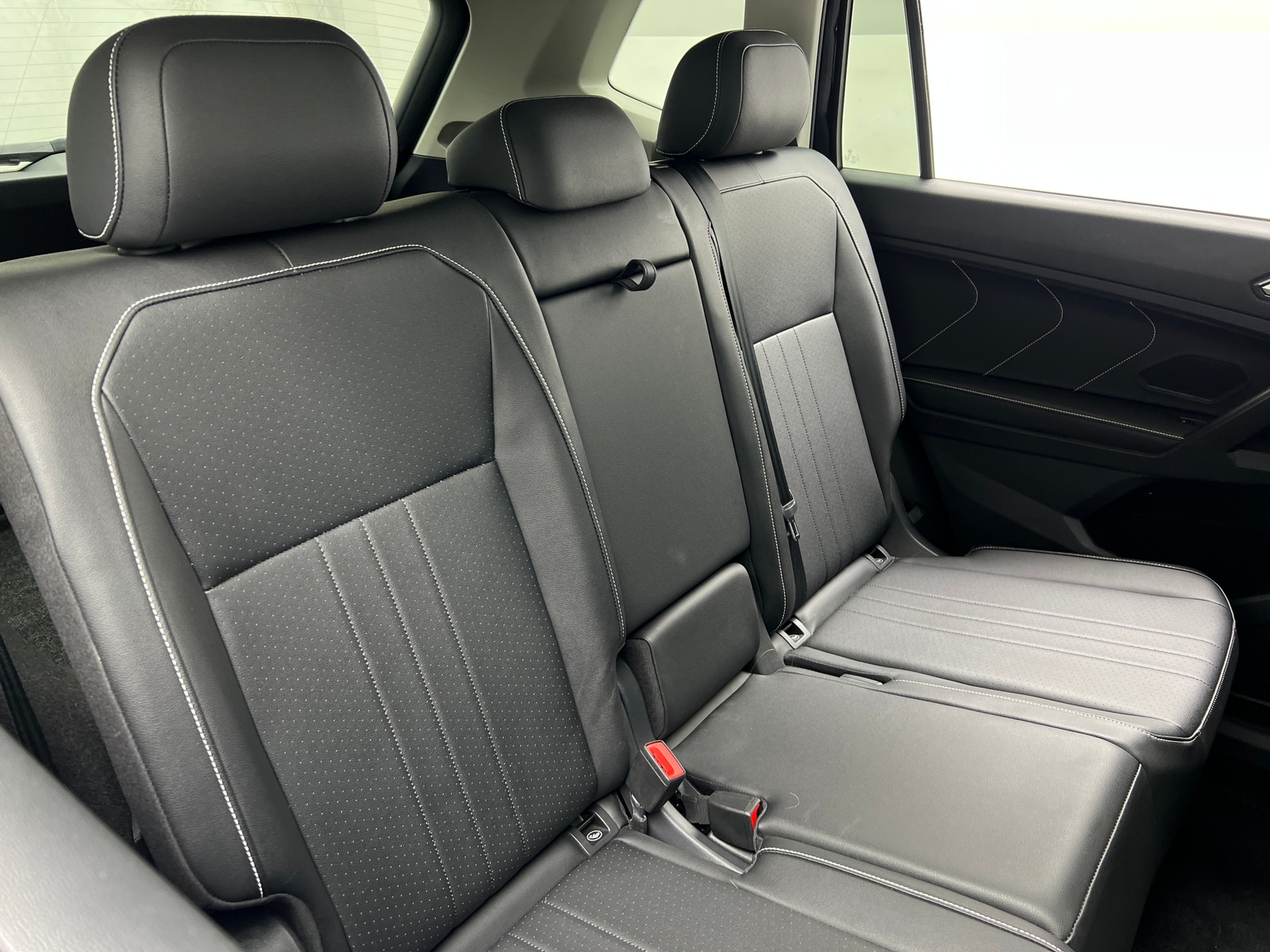 Thumbnail: 2023 Volkswagen Tiguan - 5