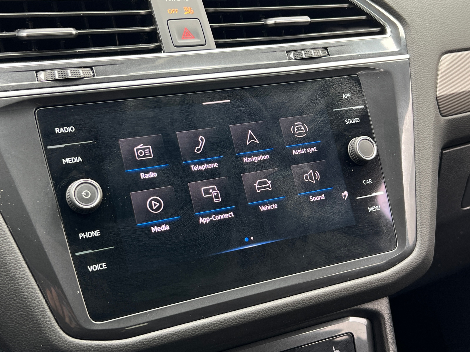 Thumbnail: 2023 Volkswagen Tiguan - 3