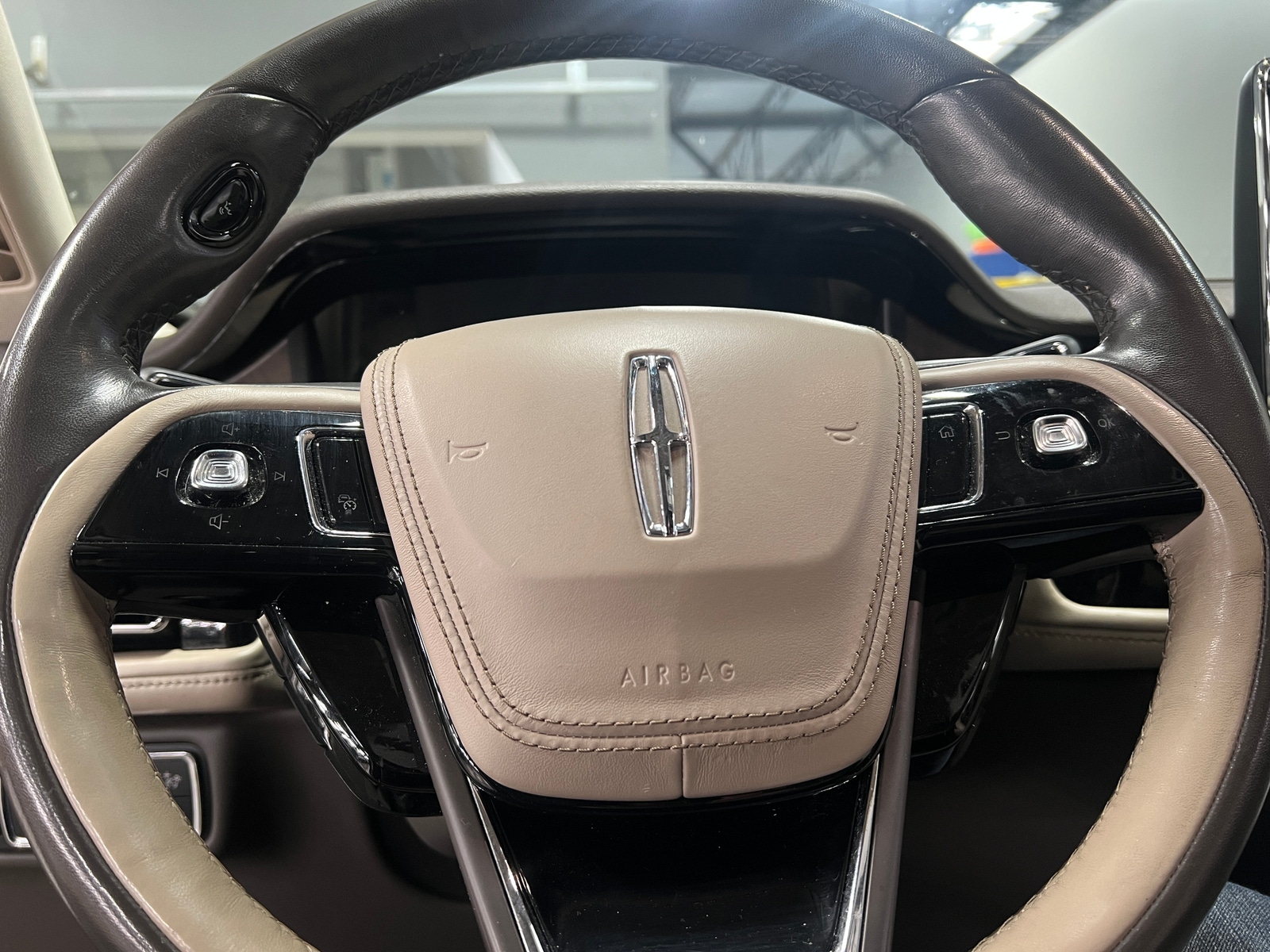 Thumbnail: 2020 Lincoln Aviator - 4