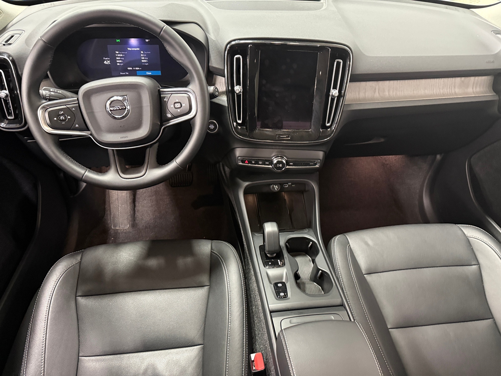 Thumbnail: 2025 Volvo XC40 - 2