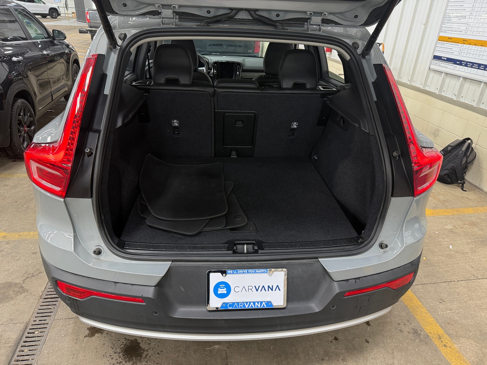 Thumbnail: 2025 Volvo XC40 - 6