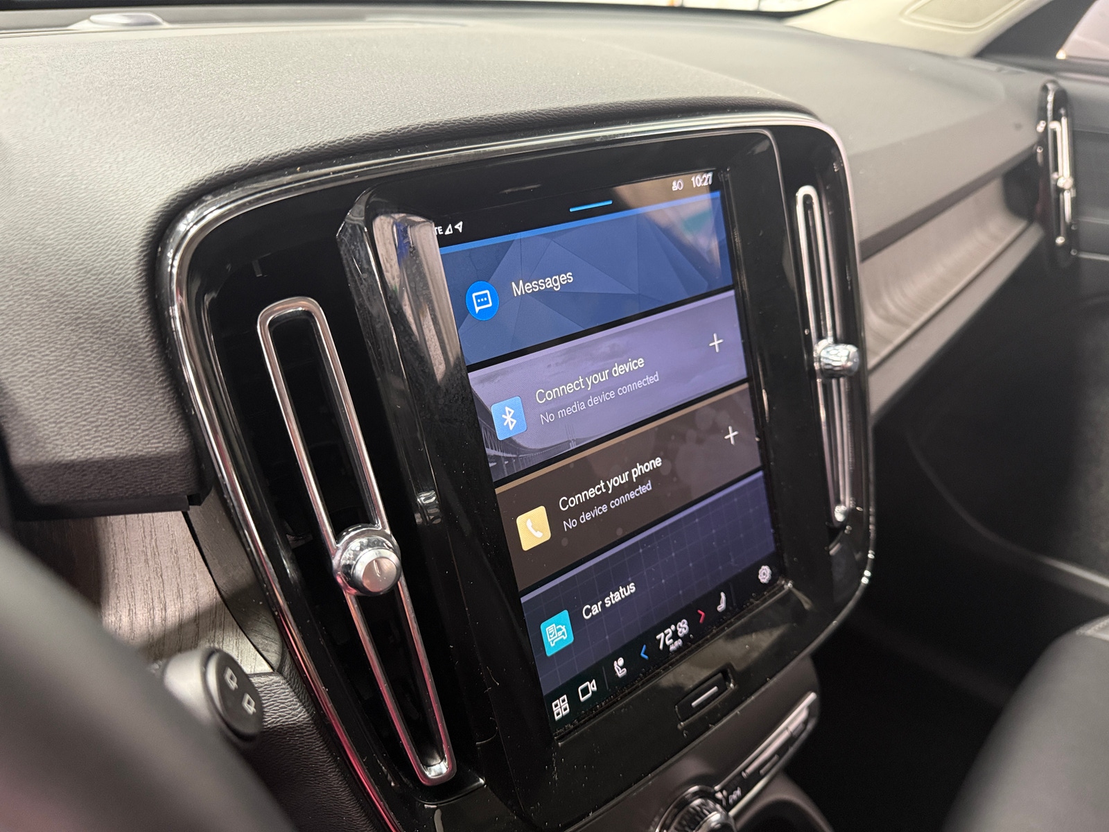 Thumbnail: 2025 Volvo XC40 - 3