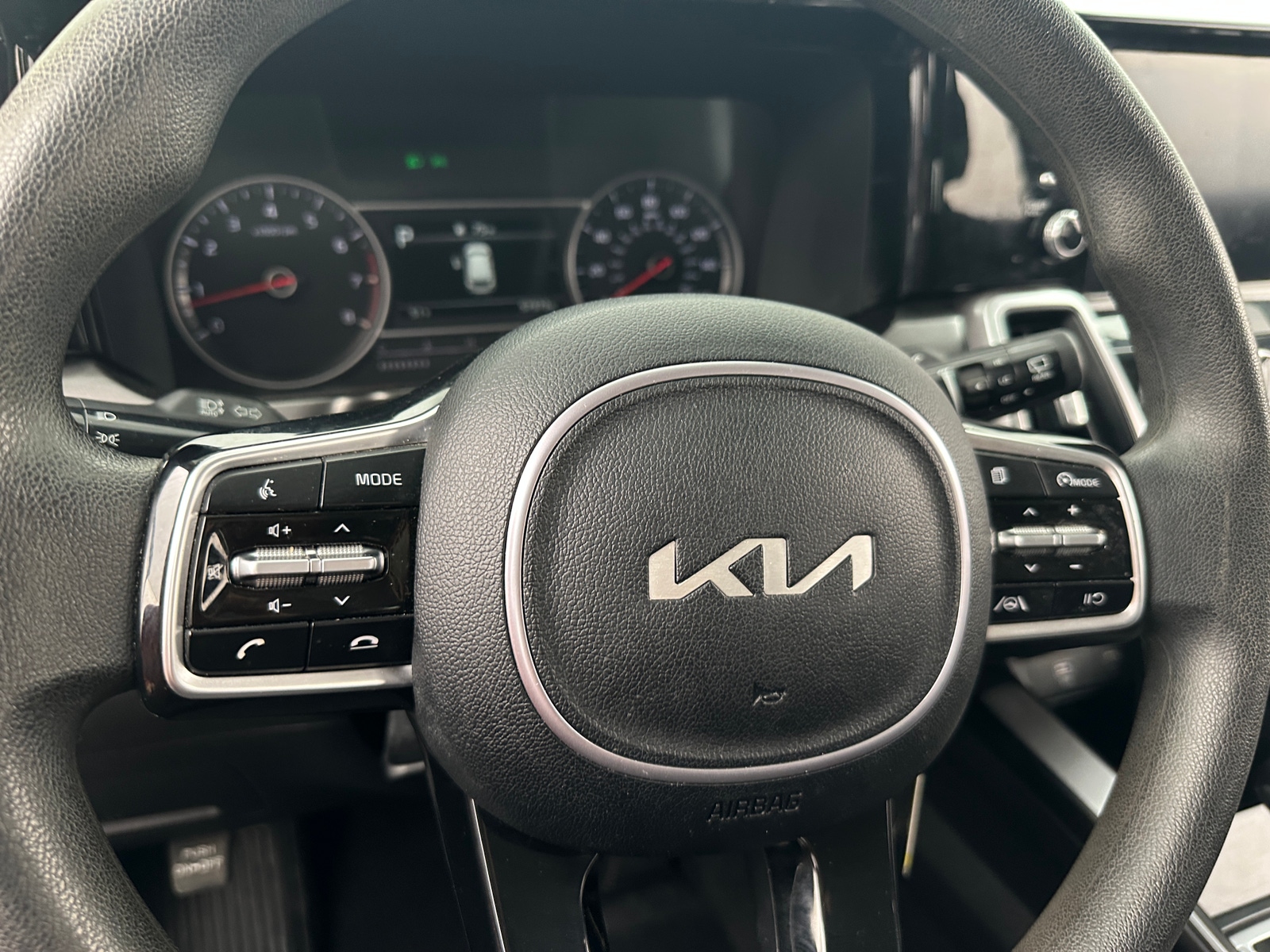 Thumbnail: 2023 Kia Sorento - 5