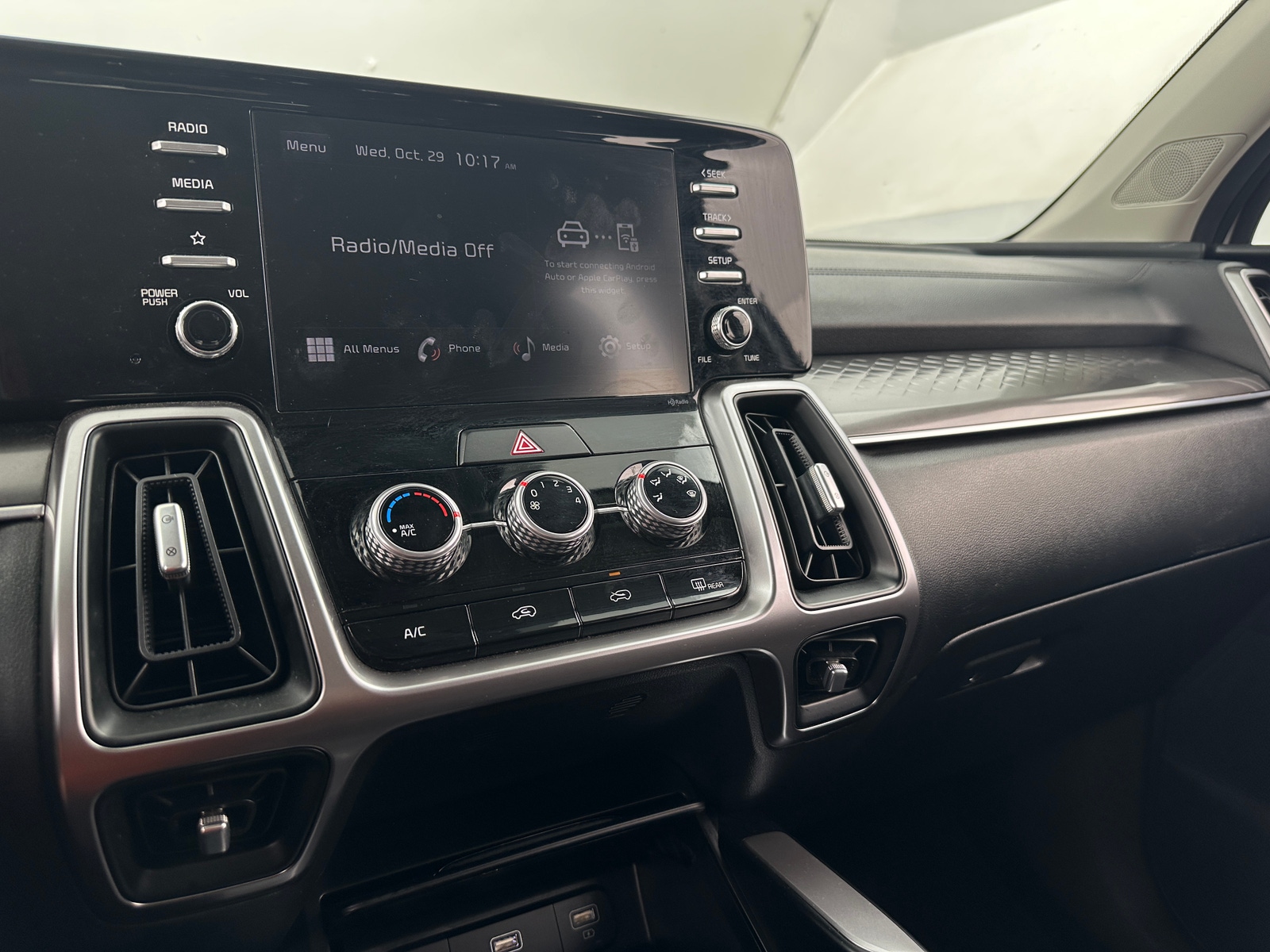 Thumbnail: 2023 Kia Sorento - 4