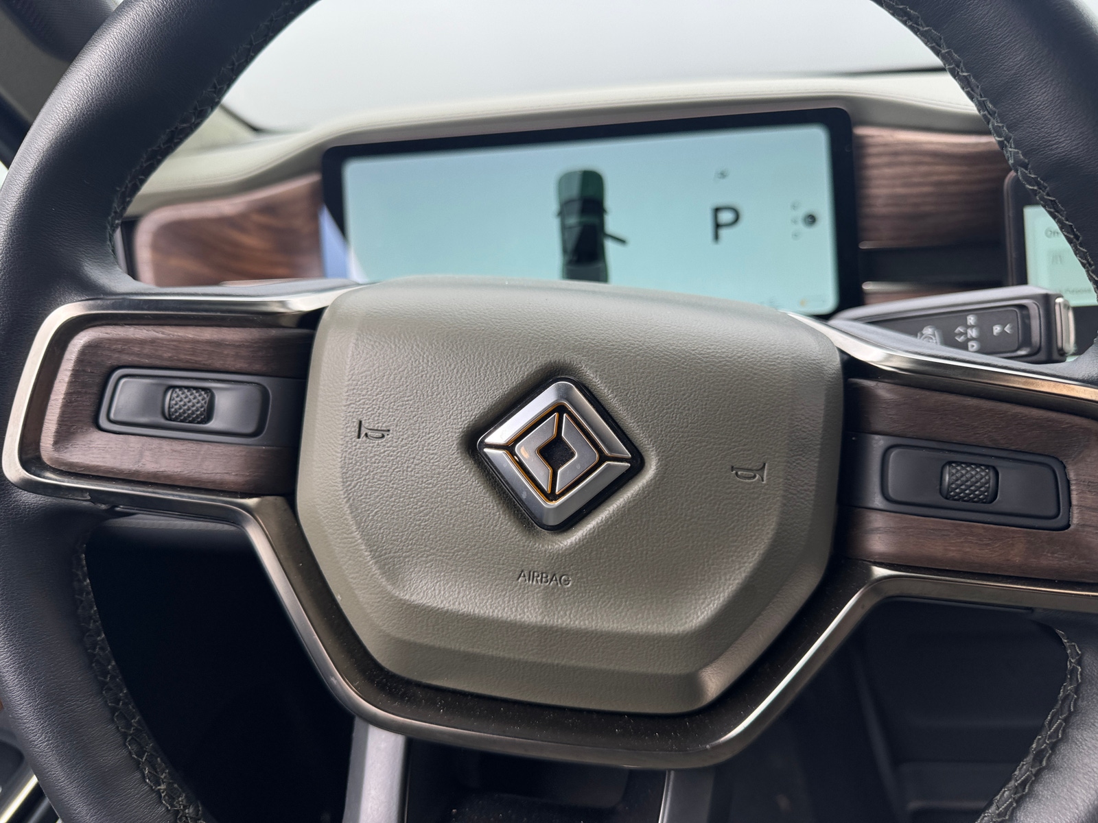 Thumbnail: 2022 Rivian R1T - 4