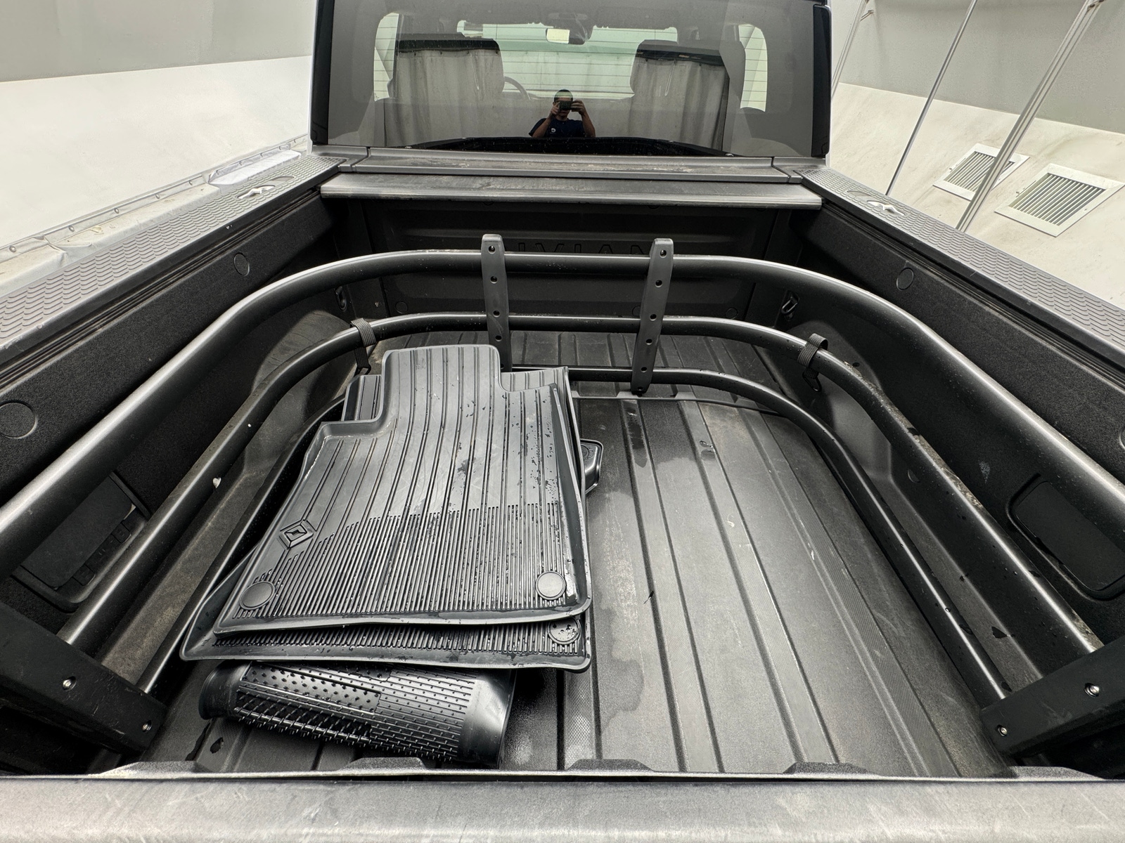 Thumbnail: 2022 Rivian R1T - 6