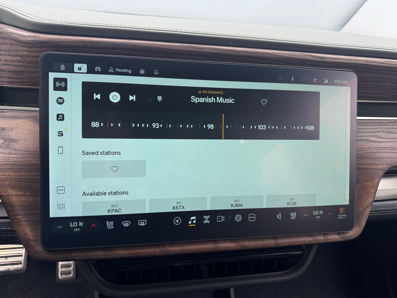 Thumbnail: 2022 Rivian R1T - 3