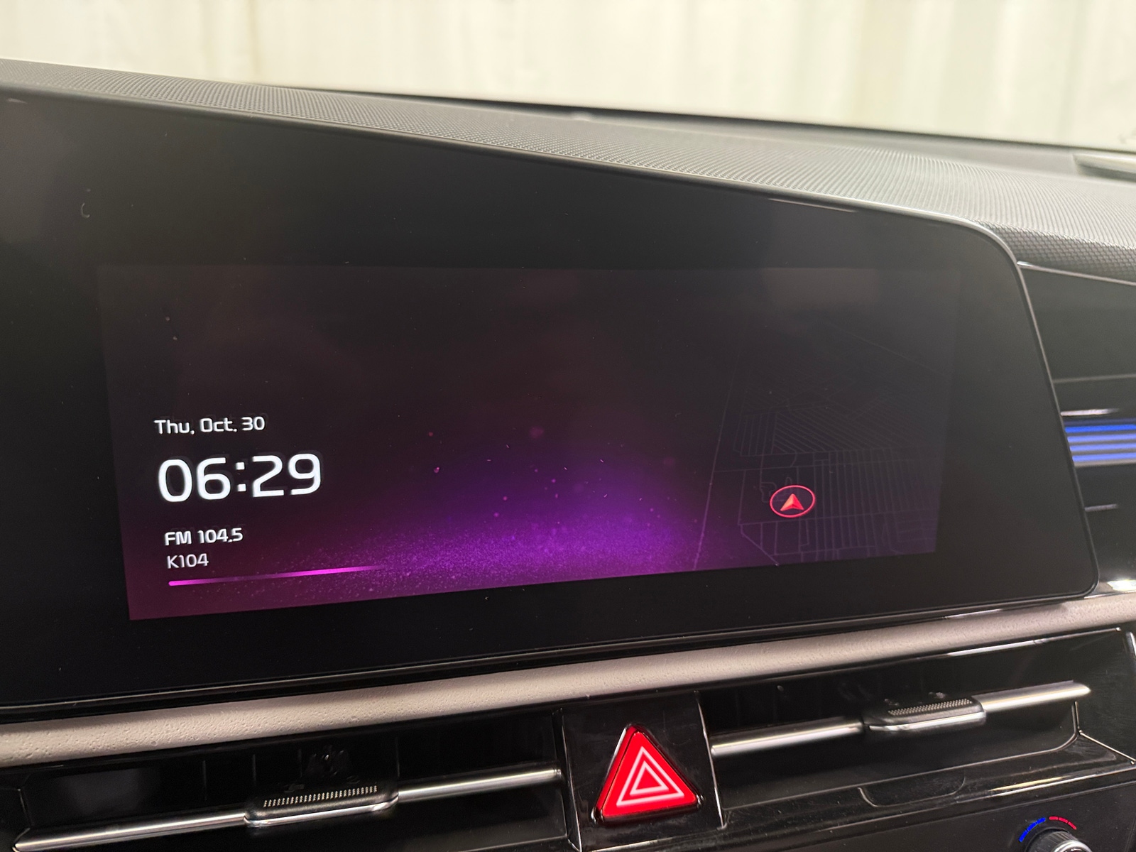 Thumbnail: 2023 Kia Niro - 4