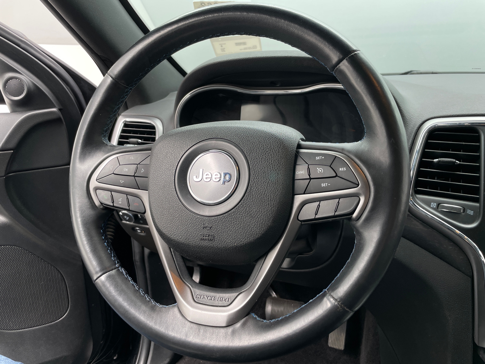 Thumbnail: 2018 Jeep Grand Cherokee - 5