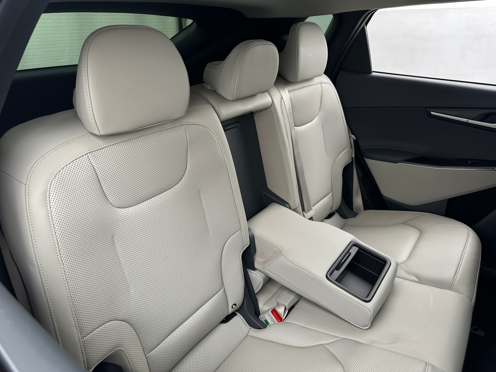 Thumbnail: 2022 Kia EV6 - 5