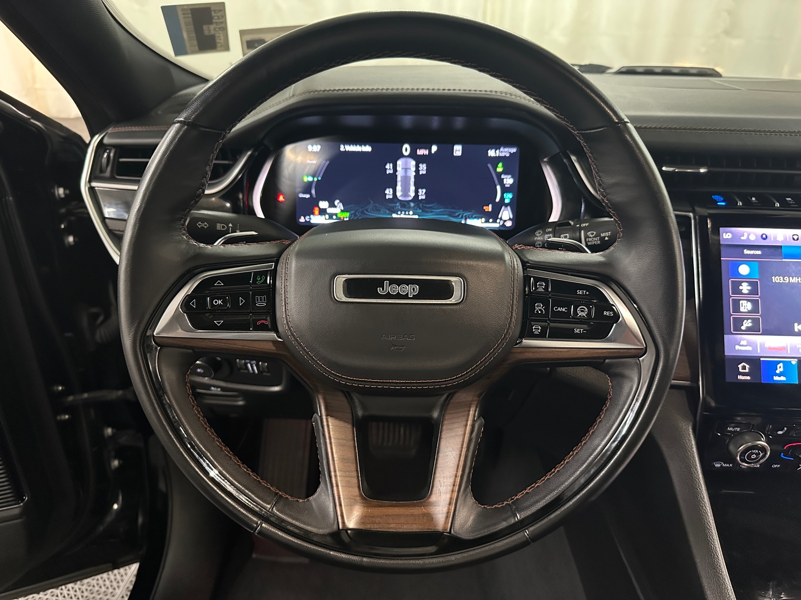 Thumbnail: 2022 Jeep Grand Cherokee - 4