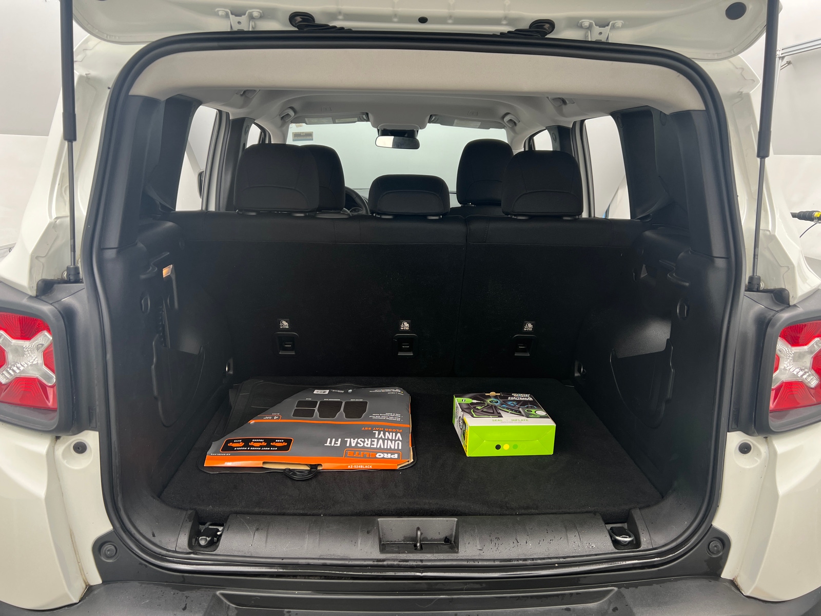 Thumbnail: 2022 Jeep Renegade - 7