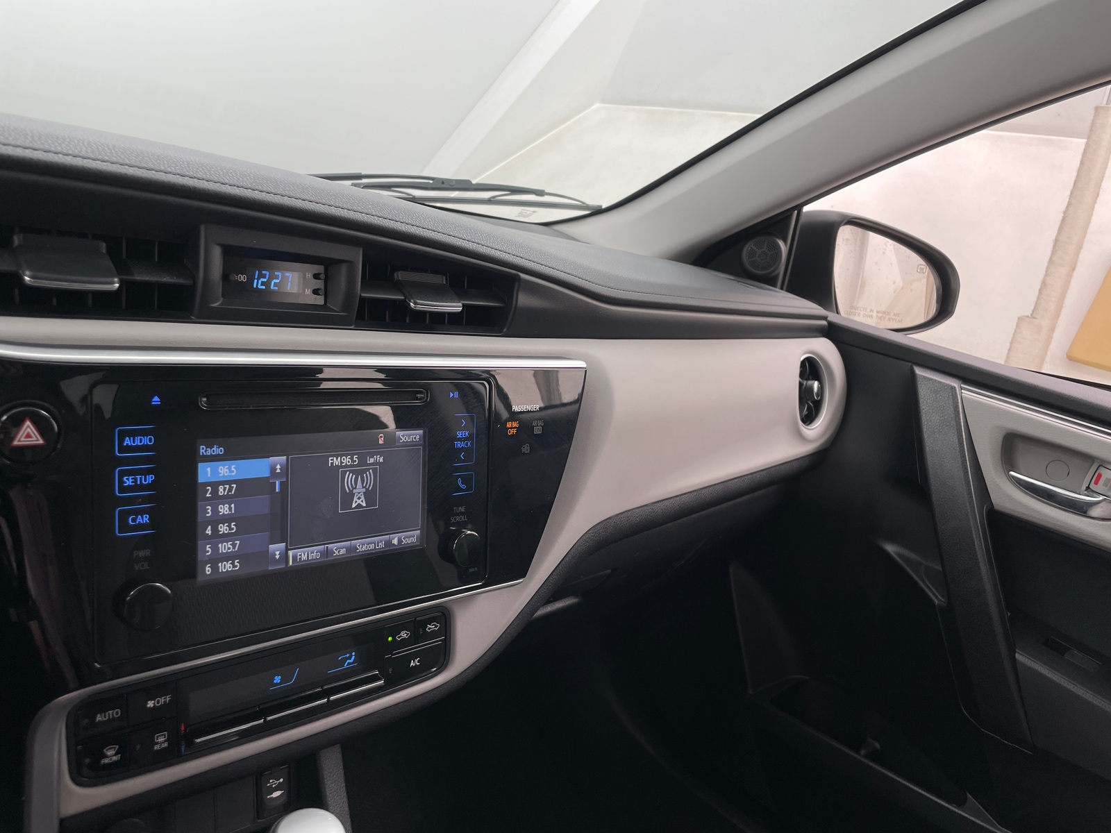 Thumbnail: 2017 Toyota Corolla - 4