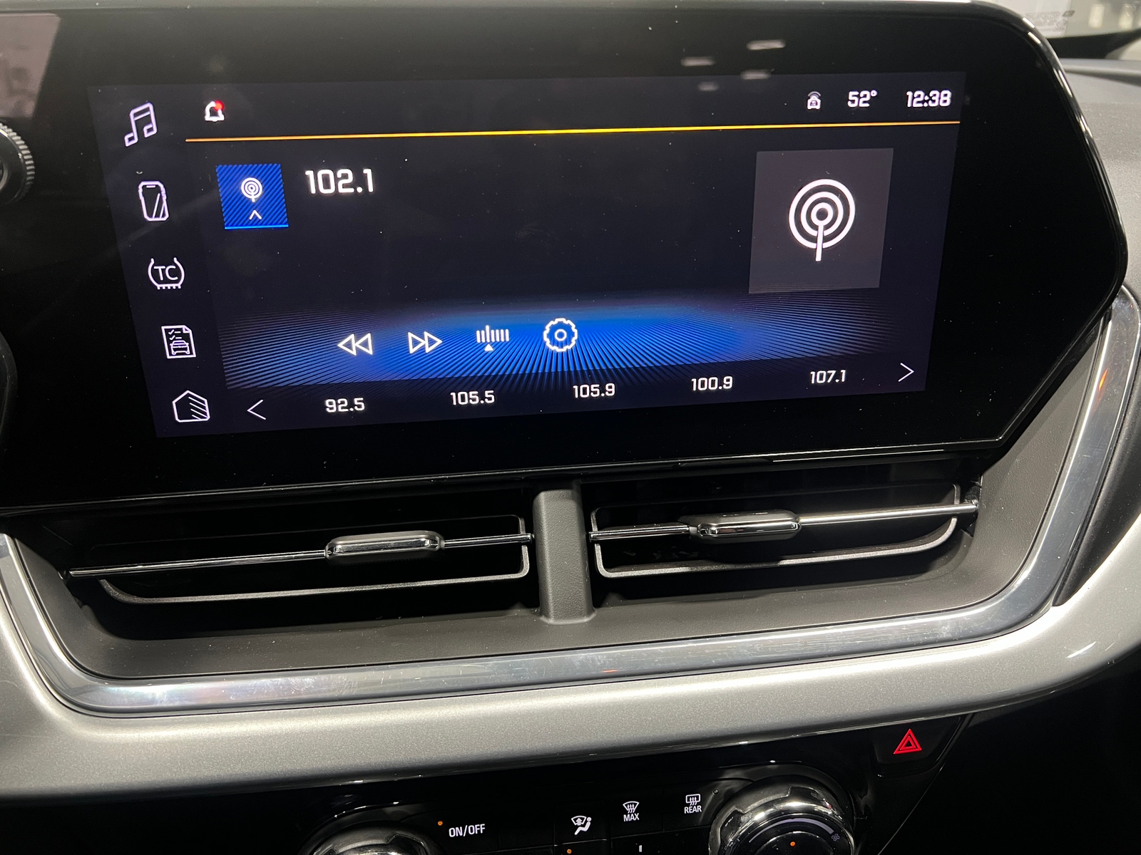 Thumbnail: 2025 Chevrolet Trax - 4