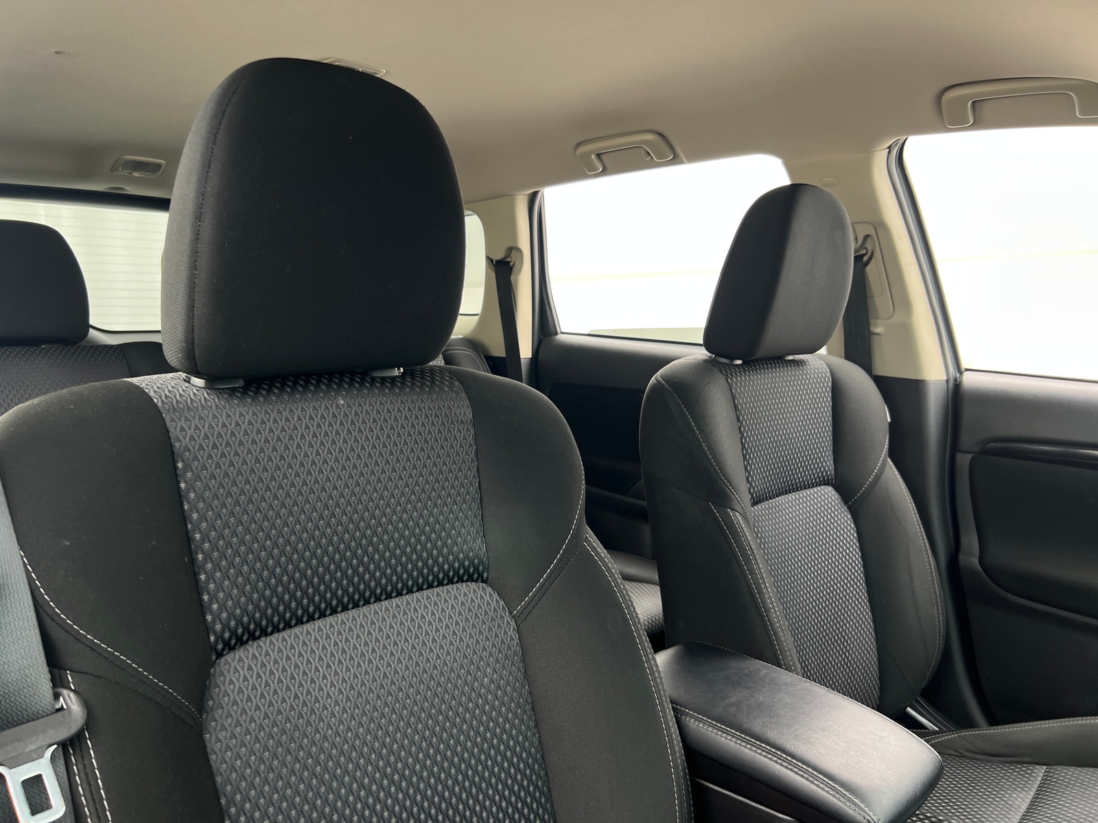 Thumbnail: 2019 Mitsubishi Outlander - 2