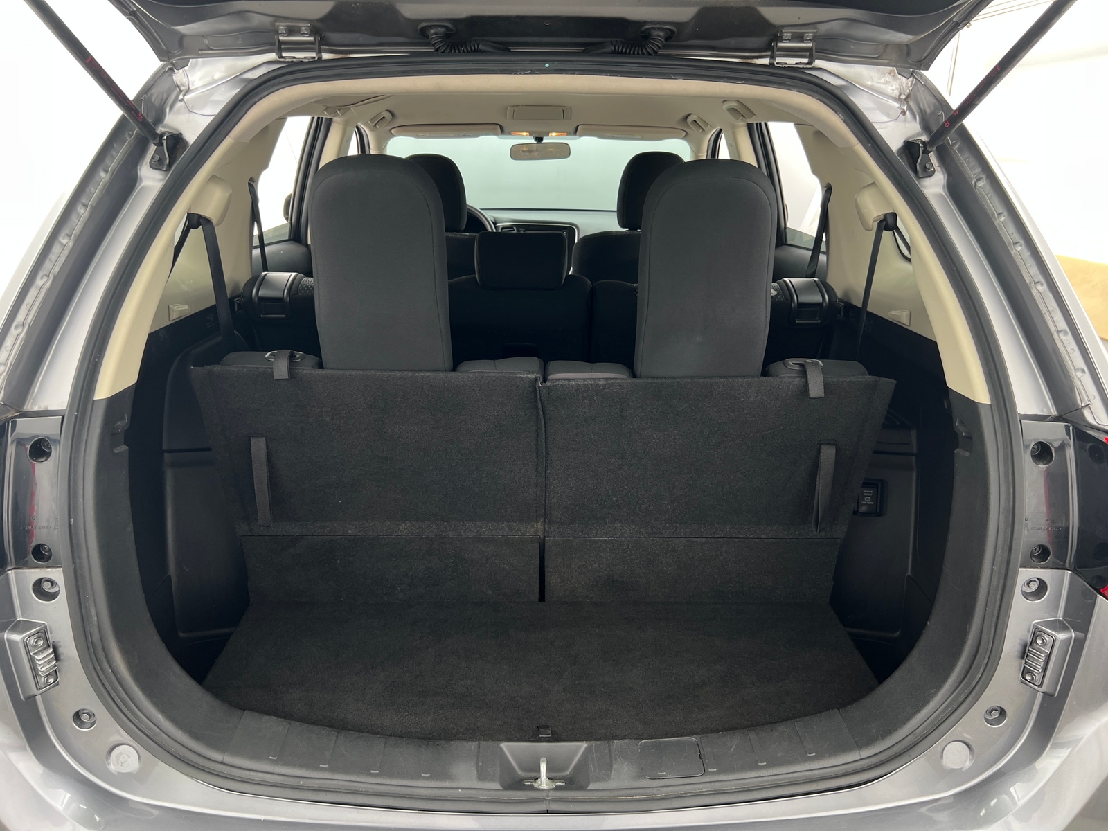 Thumbnail: 2019 Mitsubishi Outlander - 7