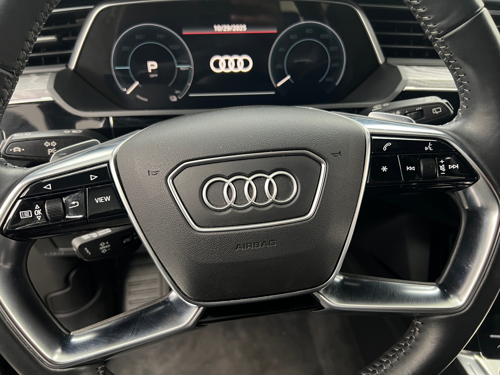 Thumbnail: 2019 Audi e-tron - 4