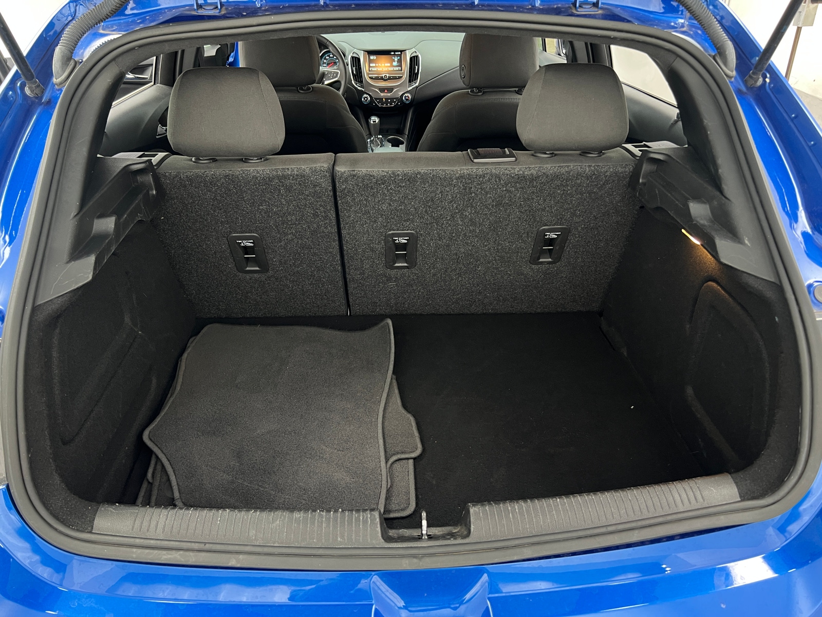 Thumbnail: 2017 Chevrolet Cruze - 7