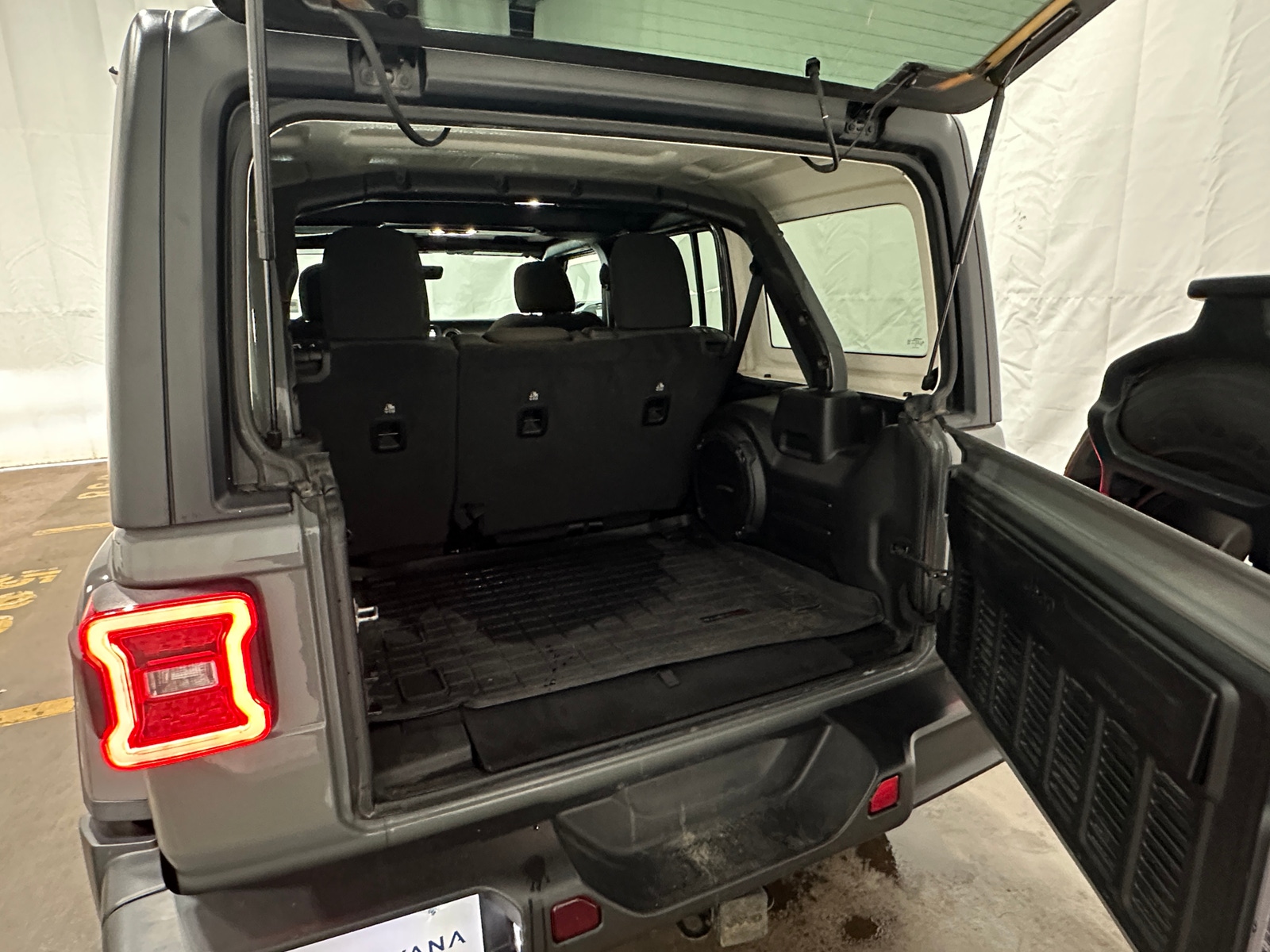 Thumbnail: 2022 Jeep Wrangler - 7