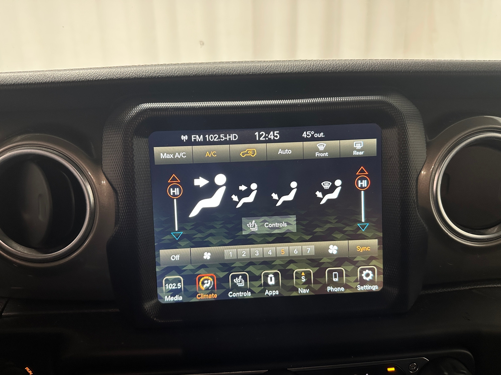 Thumbnail: 2022 Jeep Wrangler - 4