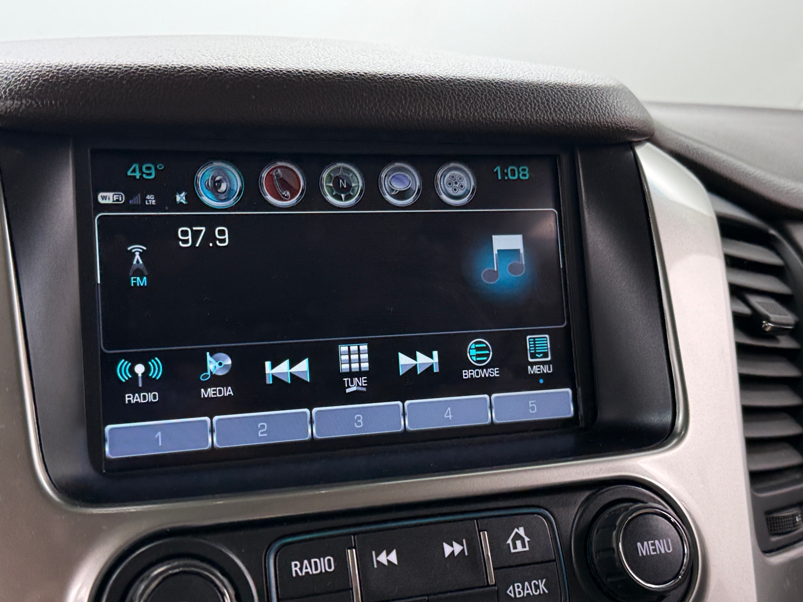 Thumbnail: 2019 Chevrolet Tahoe - 3