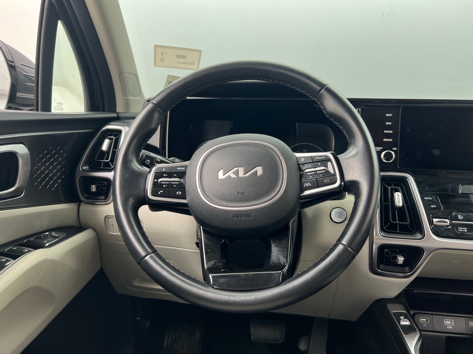 Thumbnail: 2022 Kia Sorento - 4