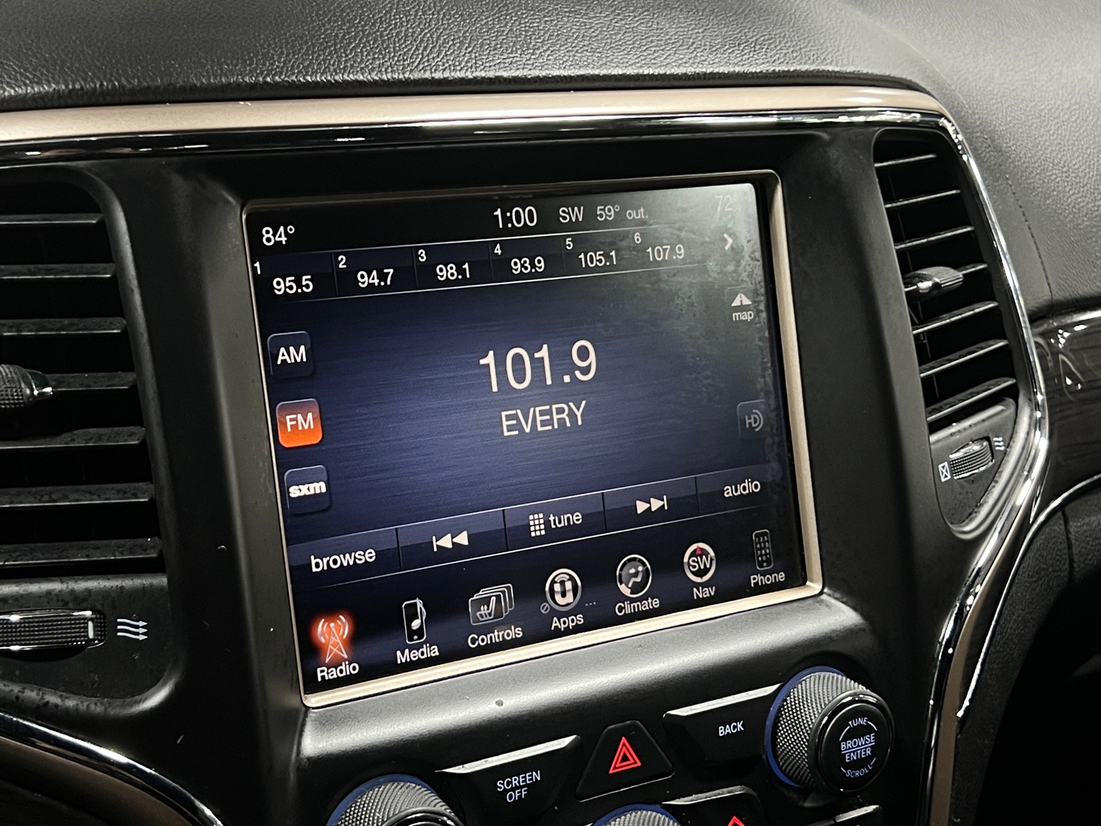 Thumbnail: 2017 Jeep Grand Cherokee - 3