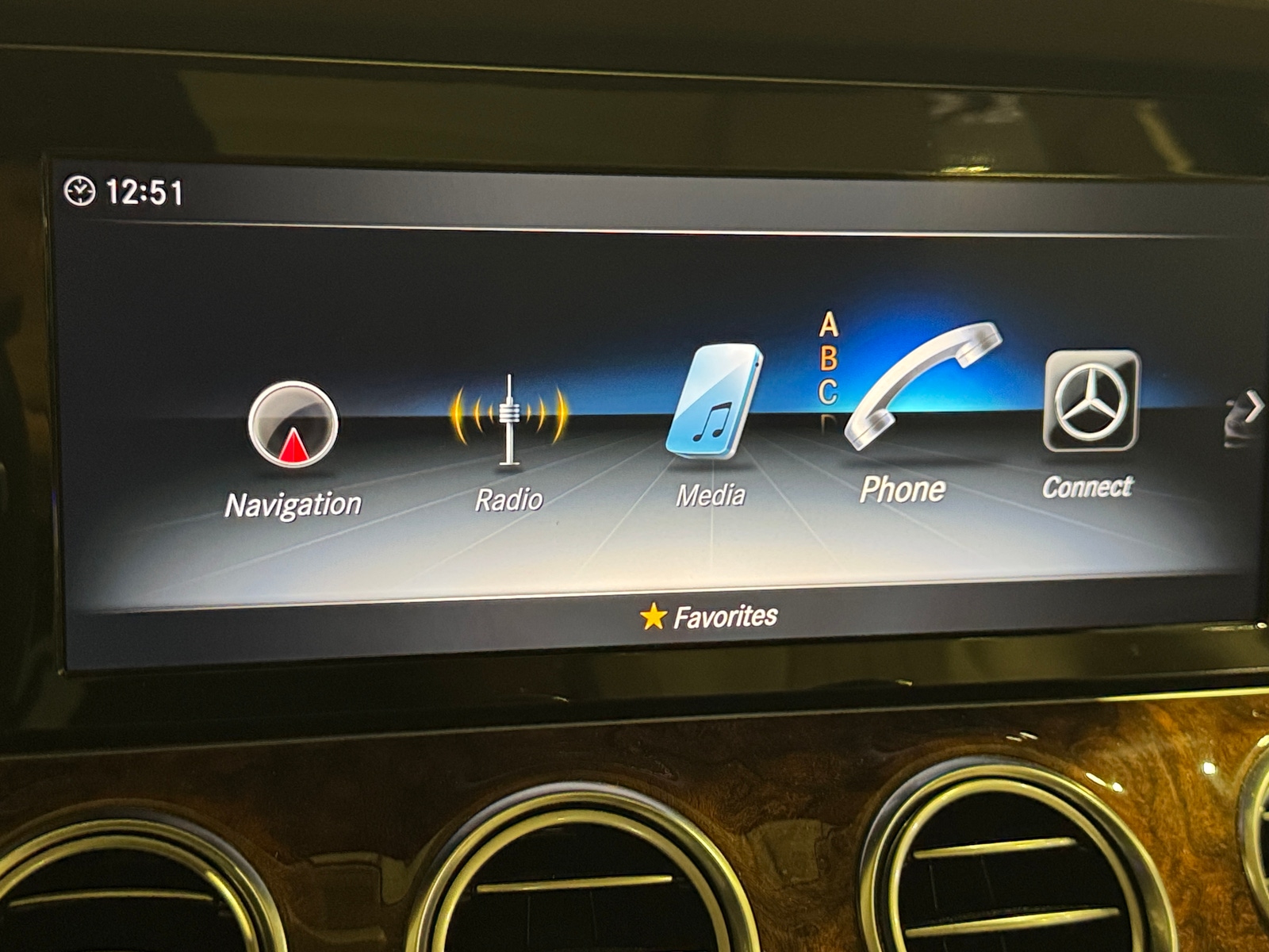 Thumbnail: 2019 Mercedes-Benz E-Class - 3