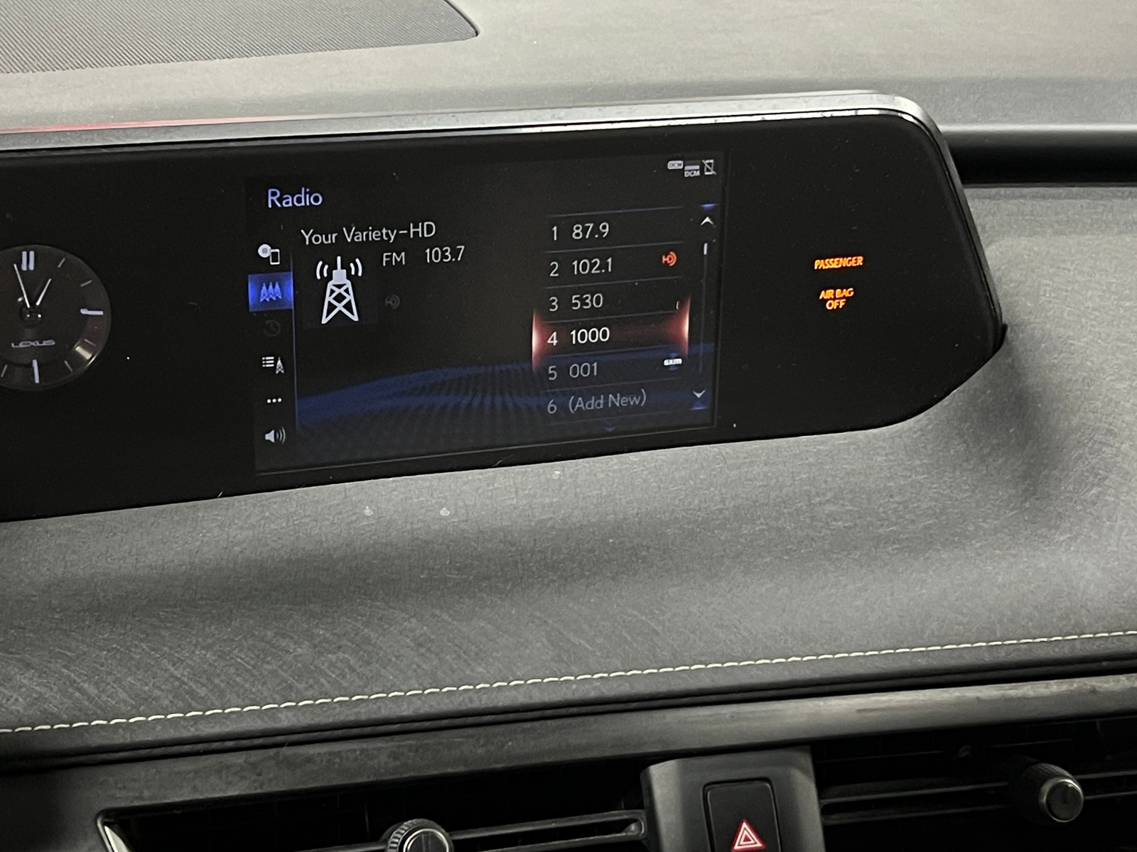 Thumbnail: 2019 Lexus UX - 3