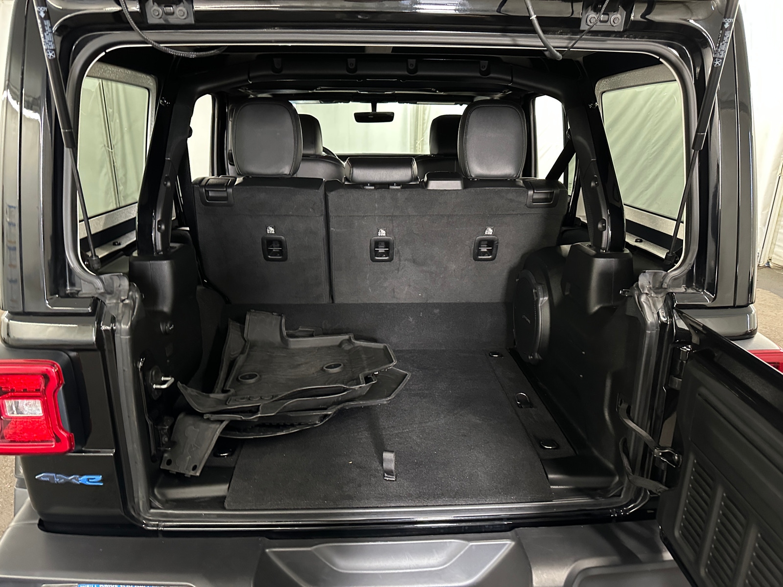 Thumbnail: 2022 Jeep Wrangler - 6