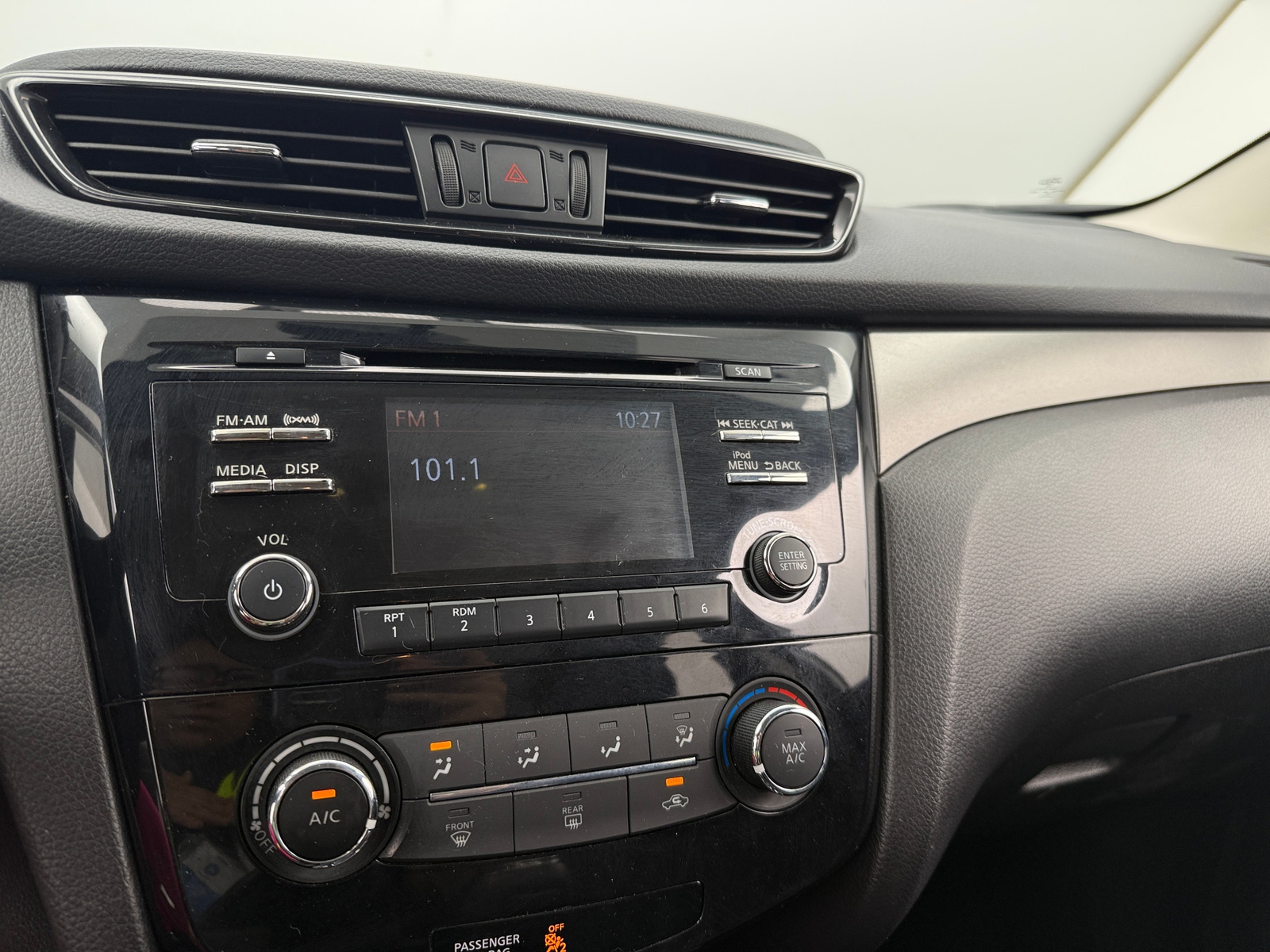 Thumbnail: 2018 Nissan Rogue Sport - 4