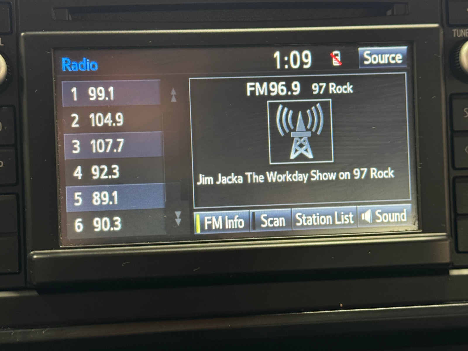 Thumbnail: 2018 Toyota Tacoma - 4