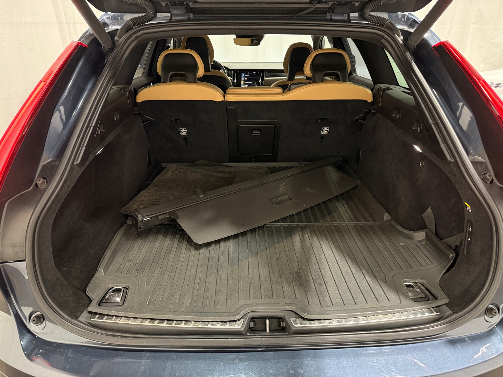 Thumbnail: 2018 Volvo V90 - 6